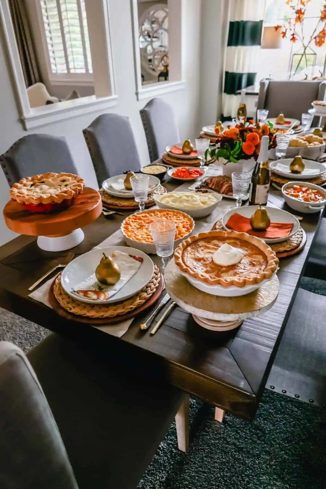 Here are 40 Friendsgiving Ideas on how to create the perfect Friendsgiving Dinner Party. The best Friendsgiving menu plus tips for making a beautiful table and how to plan it.