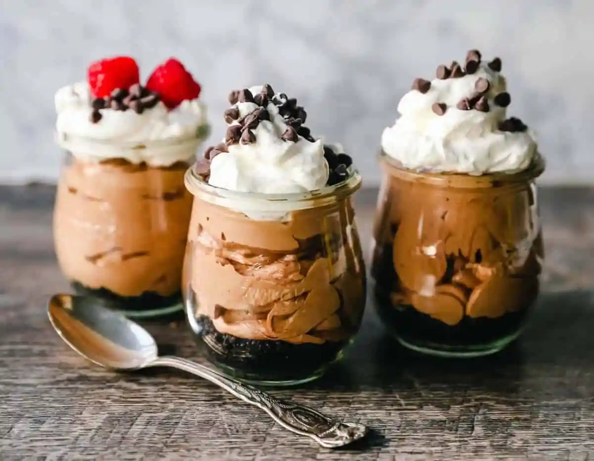 Chocolate Nutella Cheesecake Mousse No-Bake 5-Minute Chocolate Nutella Mousse made with only four ingredients -- Nutella, cream cheese, heavy cream, and powdered sugar. www.modernhoney.com #mousse #chocolatemousse #dessert