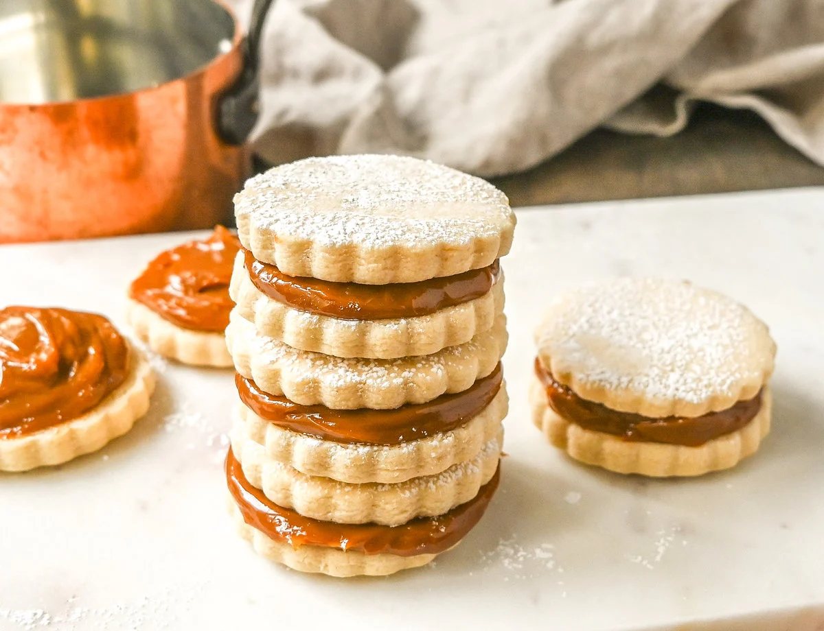 Alfajores Dulce de Leche Sandwich Cookies