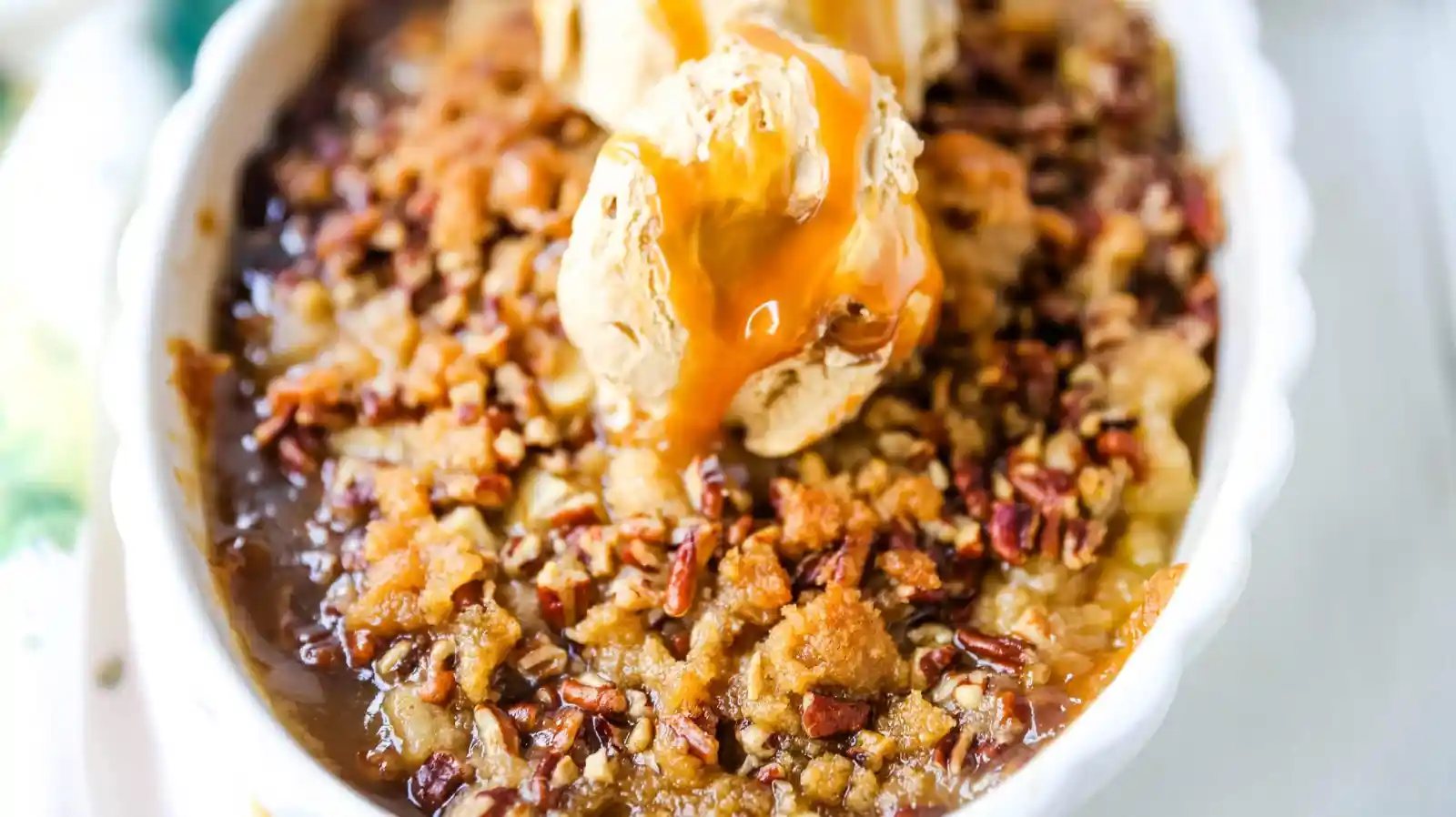 Apple Crisp. A classic Fall dessert made with sweet and tart apples and a homemade buttery brown sugar topping. This Apple Crisp recipe is made with freshly chopped sweetened apples with a handcrafted brown sugar crumble. It is a warm comforting dessert topped with vanilla bean ice cream and salted caramel. www.modernhoney.com #applecrisp #appledesserts #appledessert #dessert