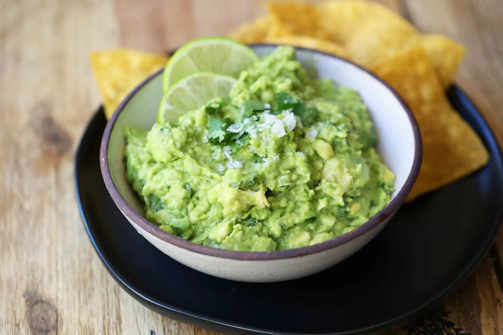 The Best Guacamole Recipe. How to make authentic Mexican guacamole. Simple perfect guacamole made with the freshest ingredients. www.modernhoney.com #guacamole #bestguacamole #avocados