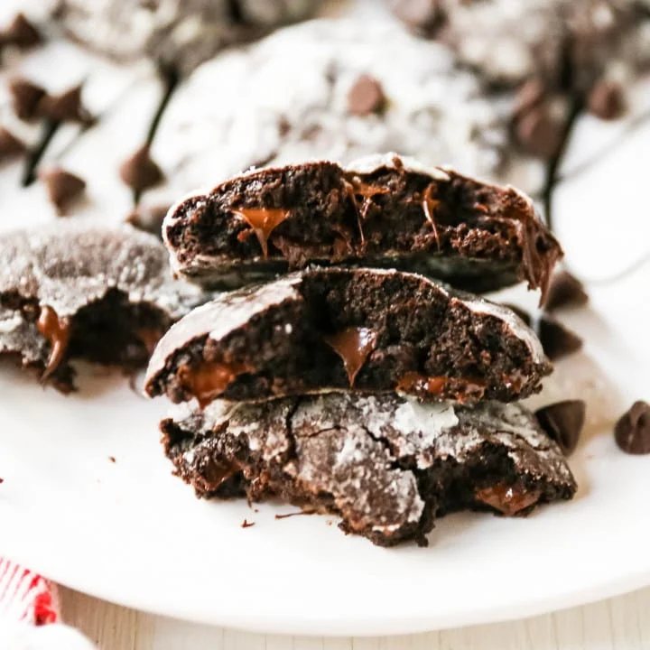 Chocolate Crinkle Cookies Soft, chewy, rich, fudgy chocolate cookies rolled into two types of sugar and baked until the edges crinkle. www.modernhoney.com #chocolatecookies #chocolatecrinklecookies #crinklecookies #christmascookies