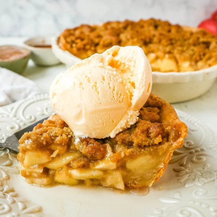 Dutch Apple Pie How to make a traditional Dutch Apple Pie with a buttery, flaky pie crust, topped with cinnamon-sugar apples, with a brown sugar streusel topping. www.modernhoney.com #apple #applepie #dutchapplepie