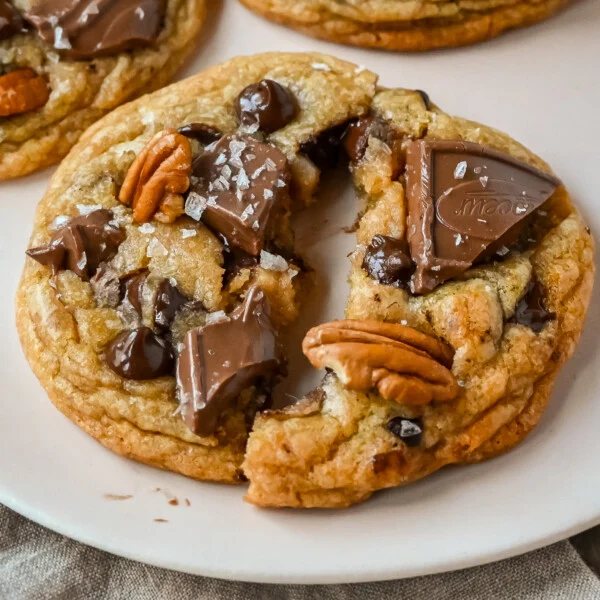 Browned Butter Pecan Chocolate Chunk Cookies. hese rich, buttery browned butter pecan cookies with chocolate chunks are the perfect soft, chewy, and nutty cookie. The browned butter is the star ingredient!