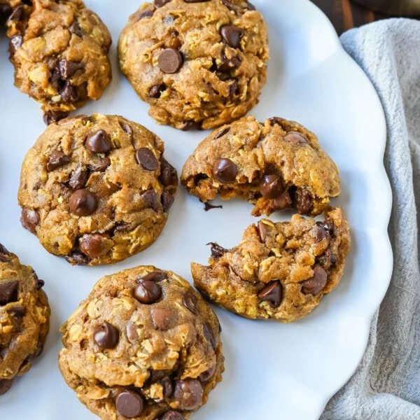 These pumpkin oatmeal chocolate chip cookies are made with browned butter, spiced pumpkin, oatmeal, and rich semi-sweet chocolate chips. This chocolate chip pumpkin oatmeal cookie is the perfect Fall cookie. How to make the perfect chewy, melt-in-your-mouth saucepan pumpkin chocolate chip cookie.