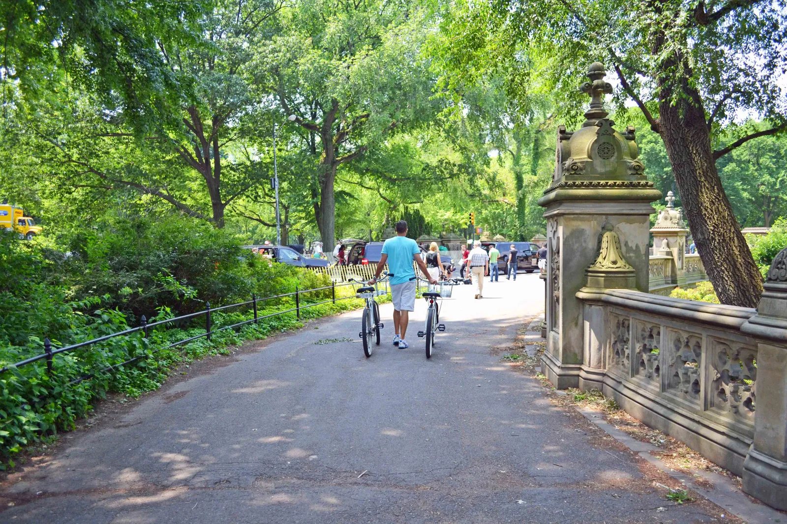 Best Places to Eat and See in New York City. The ultimate guide to NYC. Tips and tricks from locals on how to navigate the city. Best places to eat in New York City plus the best places to see while you are there. It's one of my most popular cities to visit in the world for good reason. A perfect comprehensive travel guide to New York City!