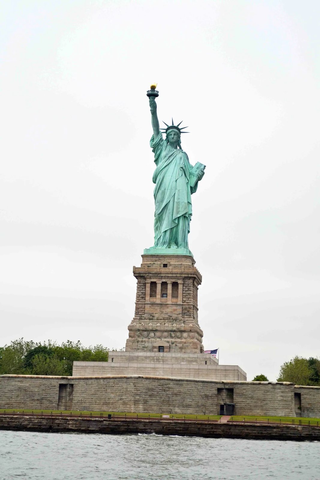 Best Places to Eat and See in New York City. The ultimate guide to NYC. Tips and tricks from locals on how to navigate the city. Best places to eat in New York City plus the best places to see while you are there. It's one of my most popular cities to visit in the world for good reason. A perfect comprehensive travel guide to New York City!