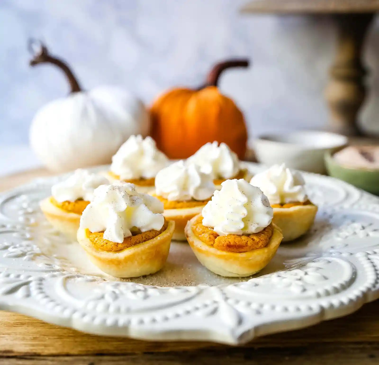 Mini Pumpkin Pie Bites. The best bite-size mini pumpkin pies perfect for entertaining during the holiday season. Creamy pumpkin pie filling in buttery pie crust cups topped with fresh whipped cream. www.modernhoney.com #pumpkinpie #pumpkinpiebites #minipumpkinpies