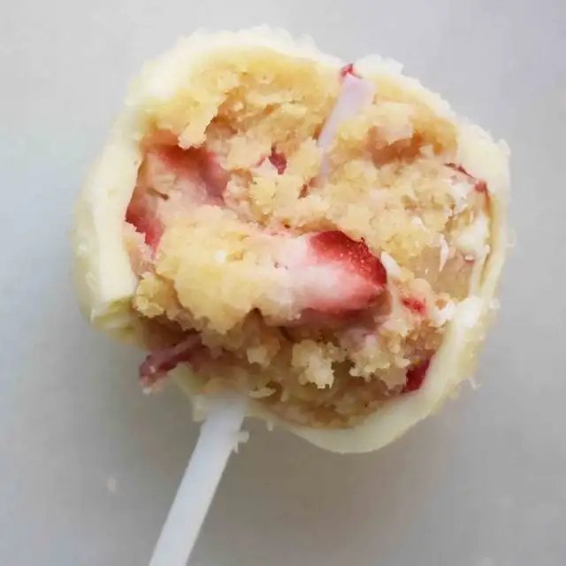 Strawberry Cheesecake Truffle Balls Cake Pops. Homemade yellow butter cake mixed with fresh strawberry cream cheese frosting. Then rolled in melted white melting wafers and sprinkled with sparkling sugar. www.modernhoney.com