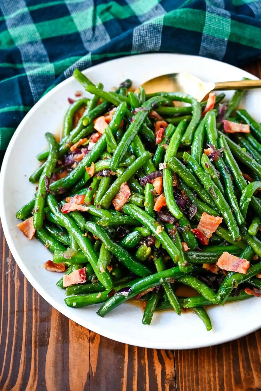 This recipe for brown sugar bacon green beans brings a sweet and savory twist to traditional green beans with the addition of crispy bacon, caramelized onions, and a buttery brown sugar glaze. This easy side dish is perfect for holiday dinners, Thanksgiving or as crowd pleasing side dish, adding just the right amount of richness to fresh green beans while keeping them fresh and crisp-tender.