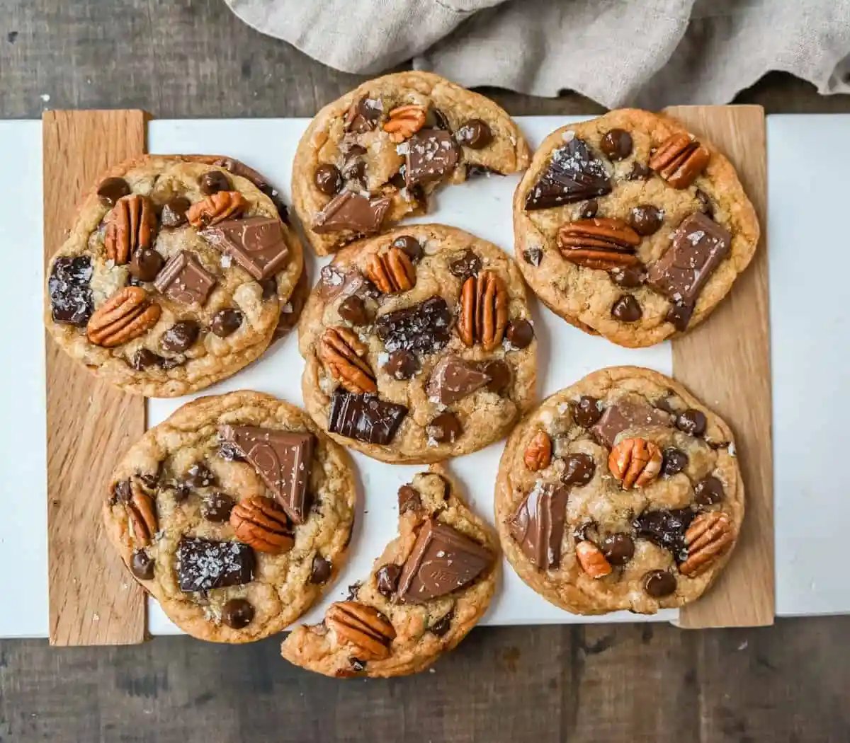 Browned Butter Pecan Chocolate Chunk Cookies. hese rich, buttery browned butter pecan cookies with chocolate chunks are the perfect soft, chewy, and nutty cookie. The browned butter is the star ingredient!