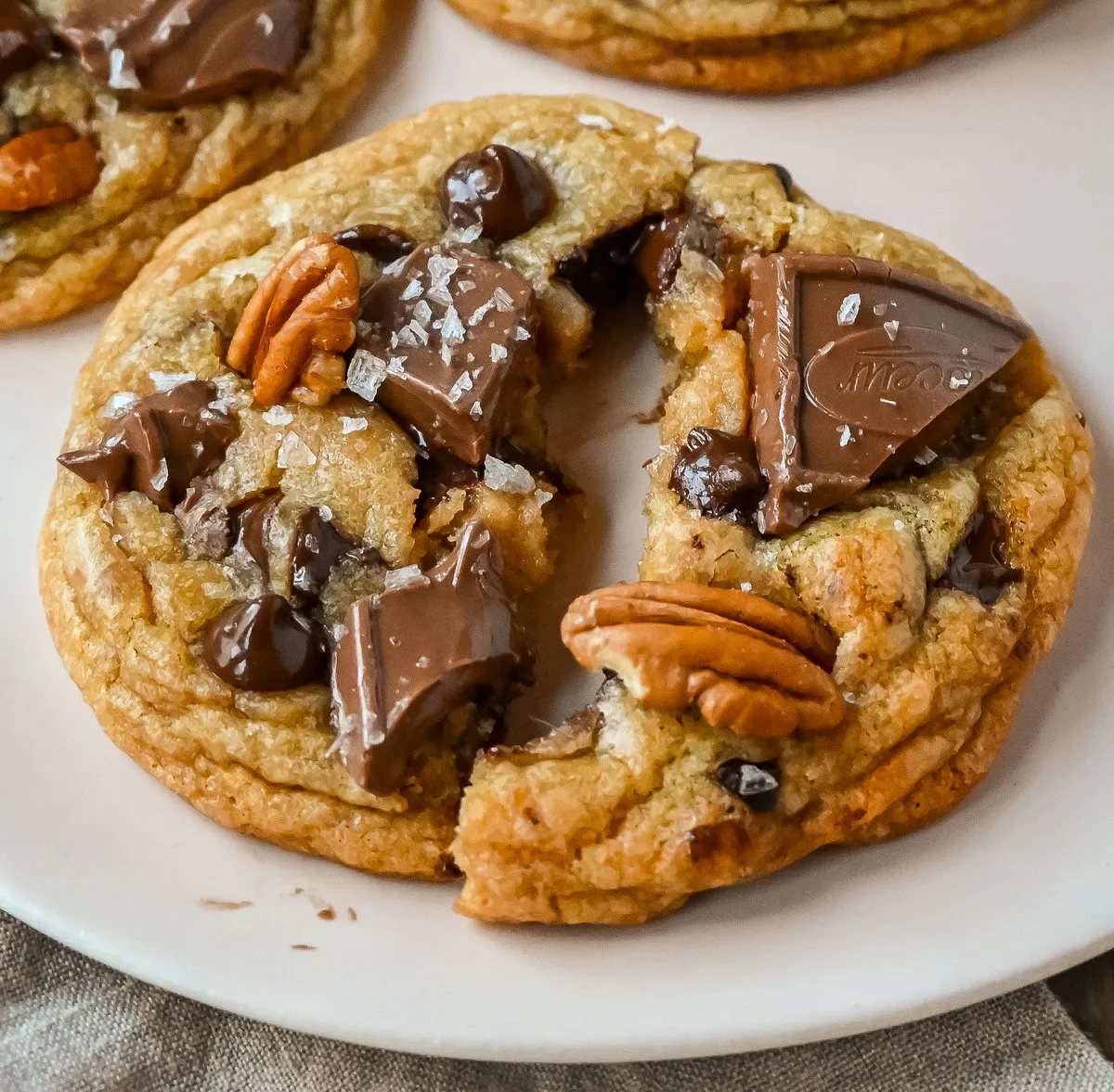 Browned Butter Pecan Chocolate Chunk Cookies. hese rich, buttery browned butter pecan cookies with chocolate chunks are the perfect soft, chewy, and nutty cookie. The browned butter is the star ingredient!