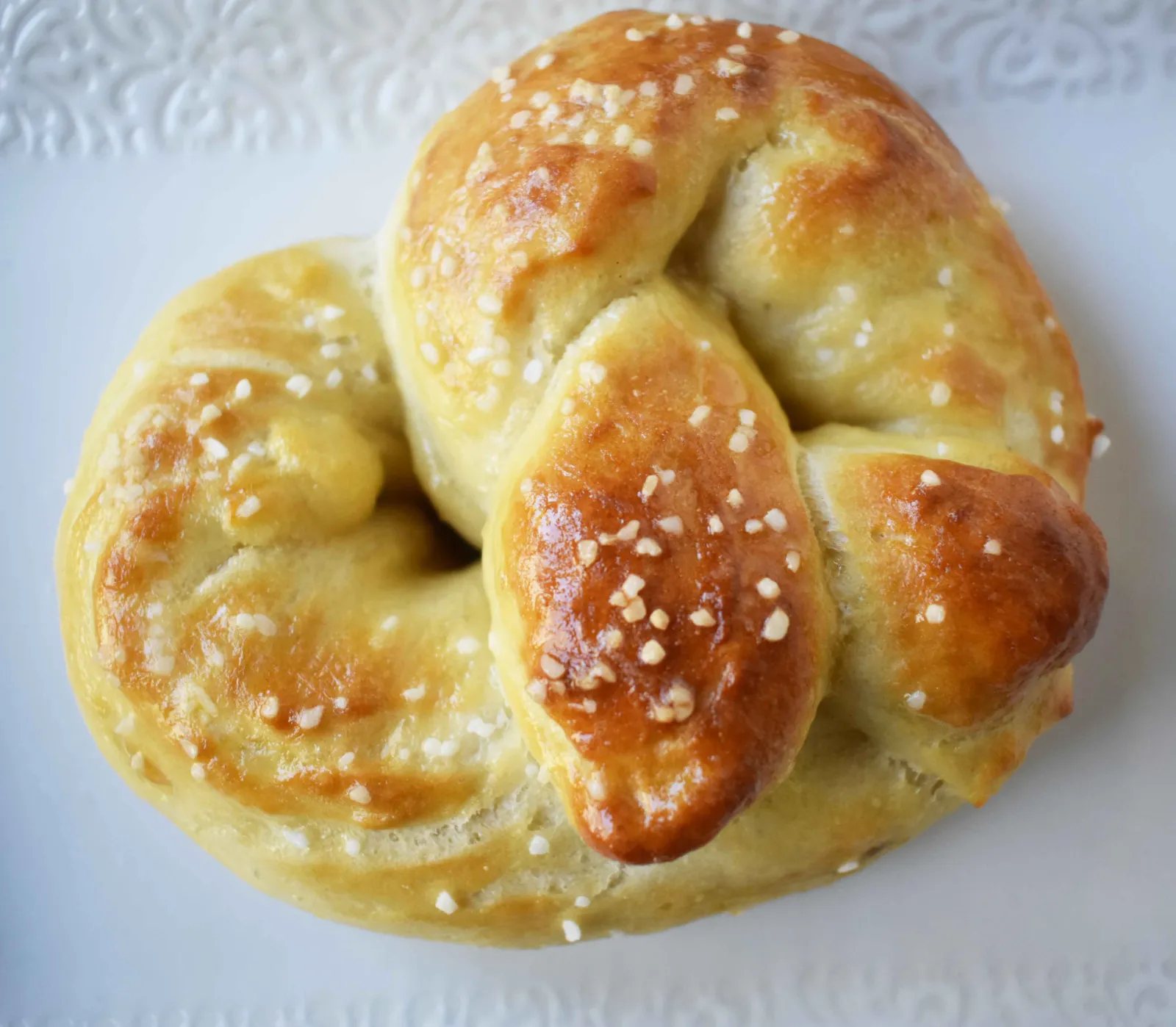 Buttery Soft Pretzels. Homemade, made from scratch soft pretzels. Buttery, soft, and fluffy pretzels with melted butter and coarse salt. Super easy to make! www.modernhoney.com