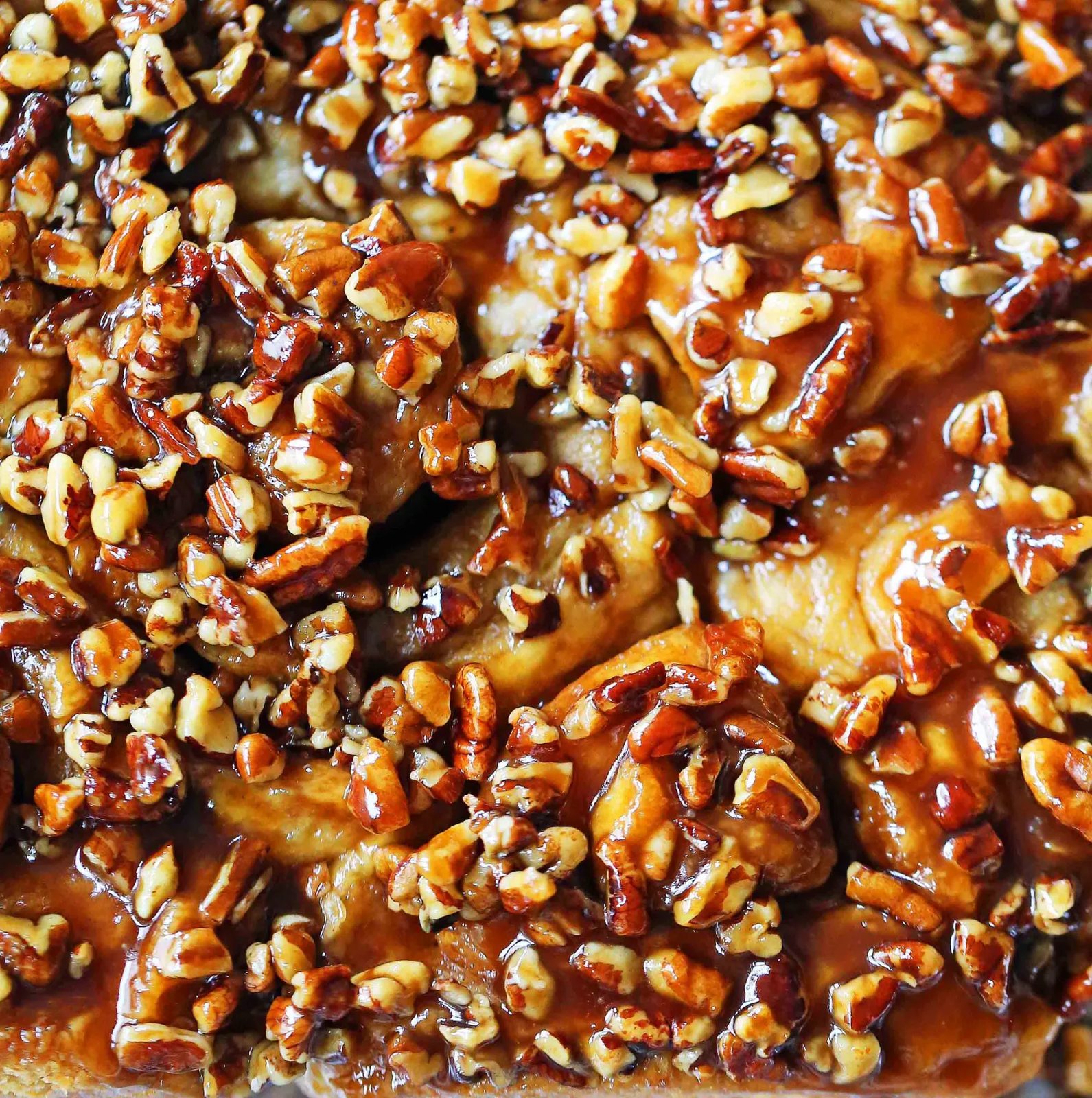 Caramel Pecan Rolls Homemade sweet rolls with rich caramel sauce and pecans. The perfect pecan sticky buns recipe! How to make homemade sticky buns from scratch. www.modernhoney.com #stickybuns #pecanrolls #caramelpecanrolls #caramelrolls #caramelstickybuns #pecanbuns