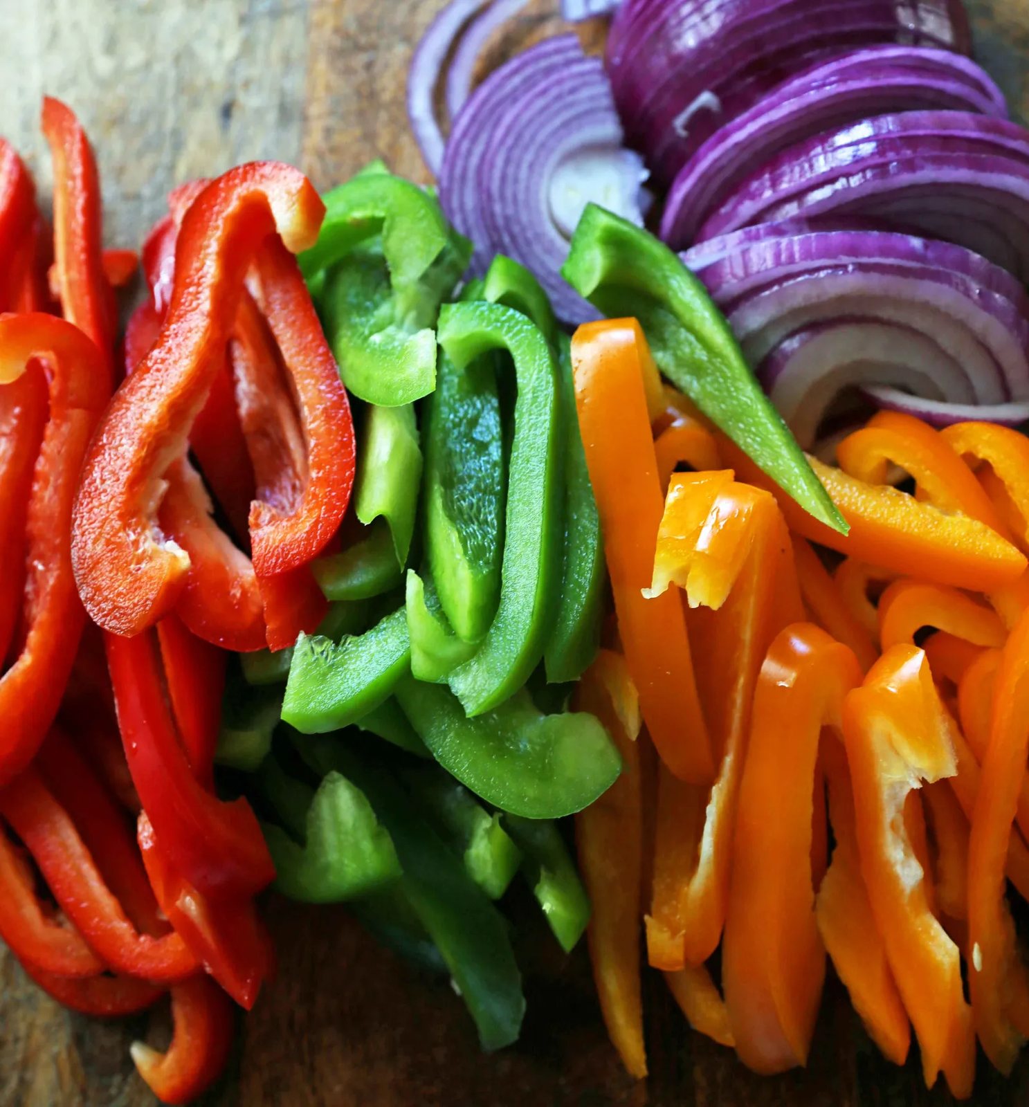 The Best Chicken Fajitas Recipe. Flavorful, juicy, seasoned chicken fajitas with sauteed onions and peppers. The perfect chicken fajitas recipe! www.modernhoney.com #chicken #chickenfajitas #fajitas #mexican #mexicanfood