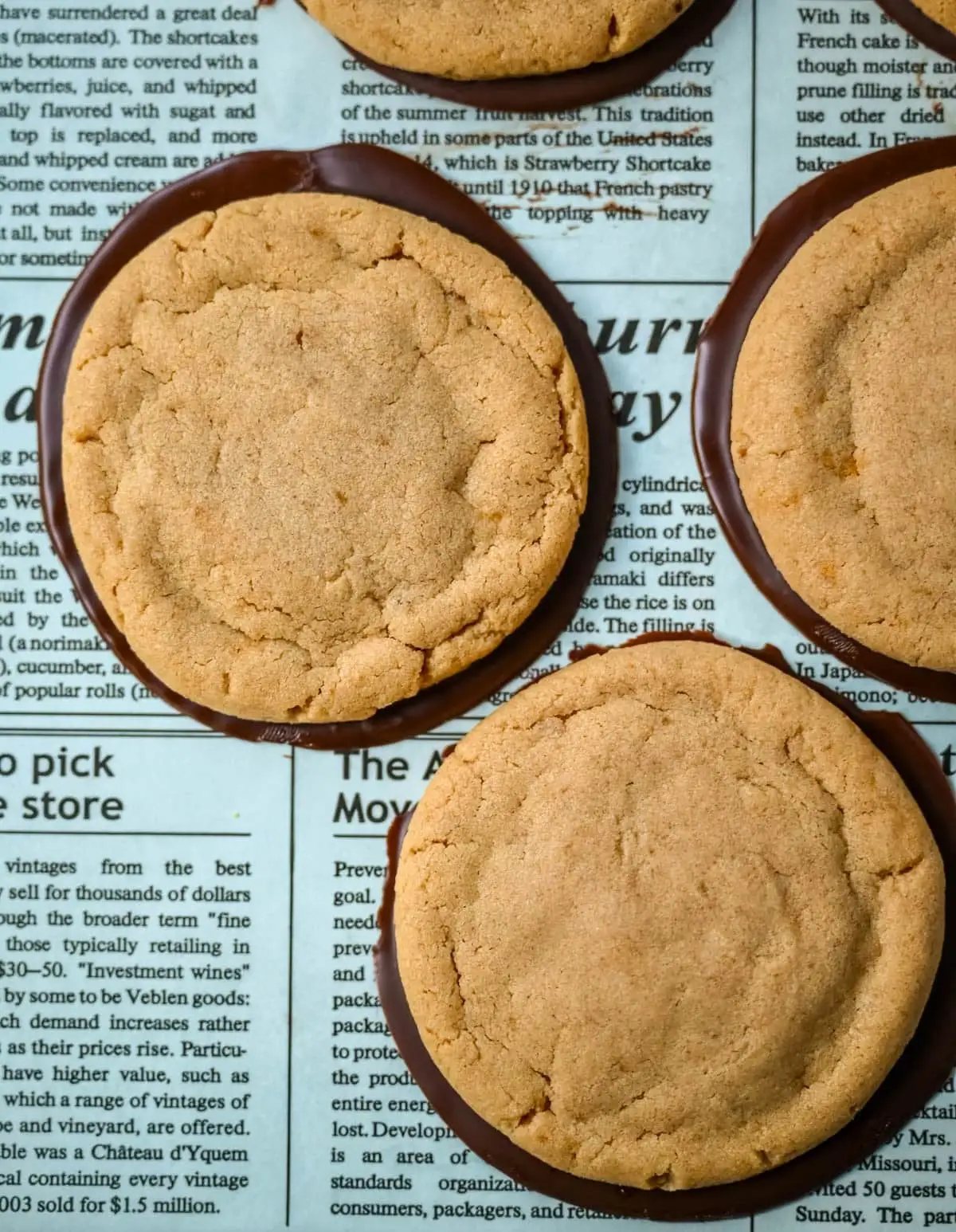 If you love the classic combo of peanut butter and chocolate, these Chocolate Bottom Peanut Butter Cookies are about to become your new favorite treat. These soft peanut butter cookies have crisp edges, chewy centers, and a smooth chocolate-coated bottom that adds the perfect rich finish.