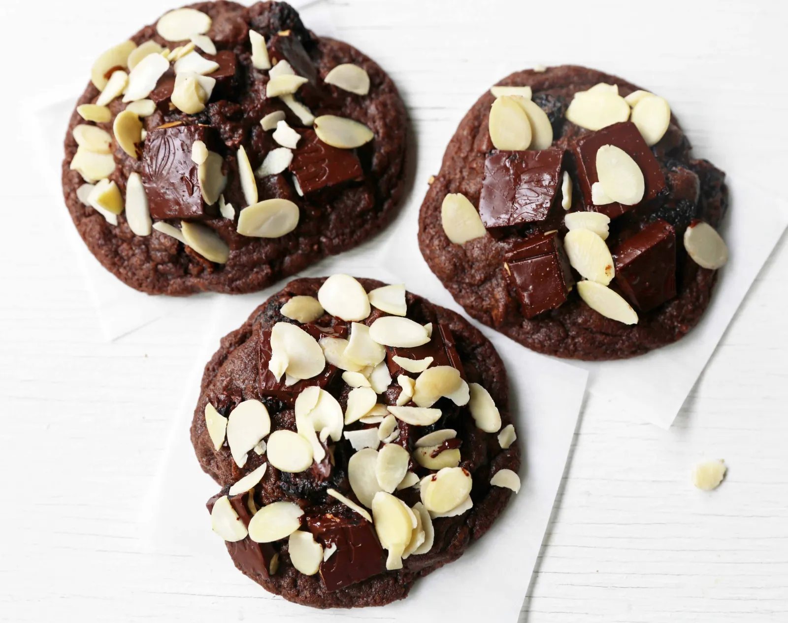 Chocolate Cherry Almond Cookies. Decadent chocolate chunk cookies with dried cherries and sliced almonds. A rich chocolate cherry chunk cookie! www.modernhoney.com #cherrychocolatecookies #chocolatecherrycookies #chocolatecookies #chocolatecookie