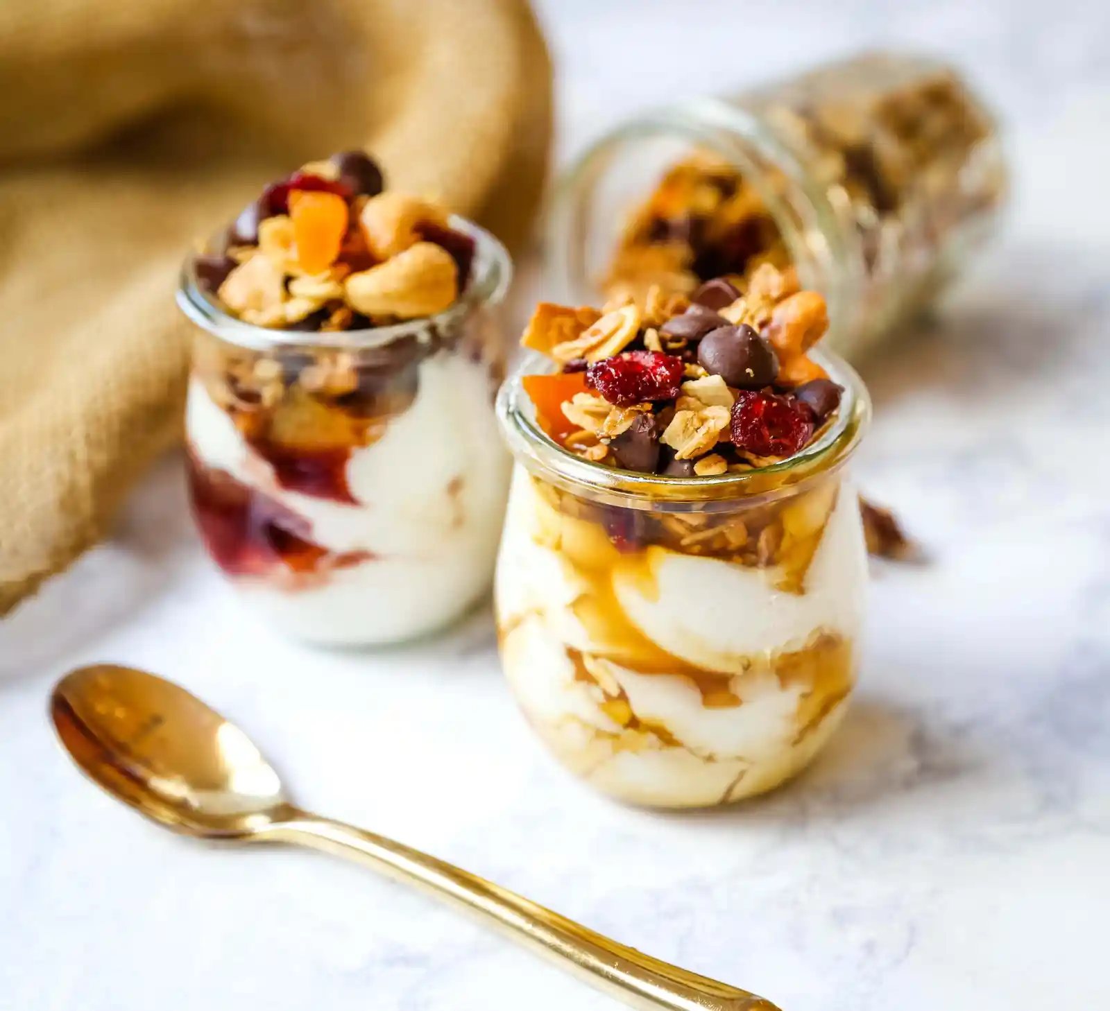 Chocolate Coconut Granola. A decadent chocolate coconut granola with cashews, dried cranberries, apricots, almonds, coconut flakes, and chocolate chips. The best Chocolate Coconut Granola Recipe. www.modernhoney.com #granola #chocolatecoconutgranola #granolarecipe