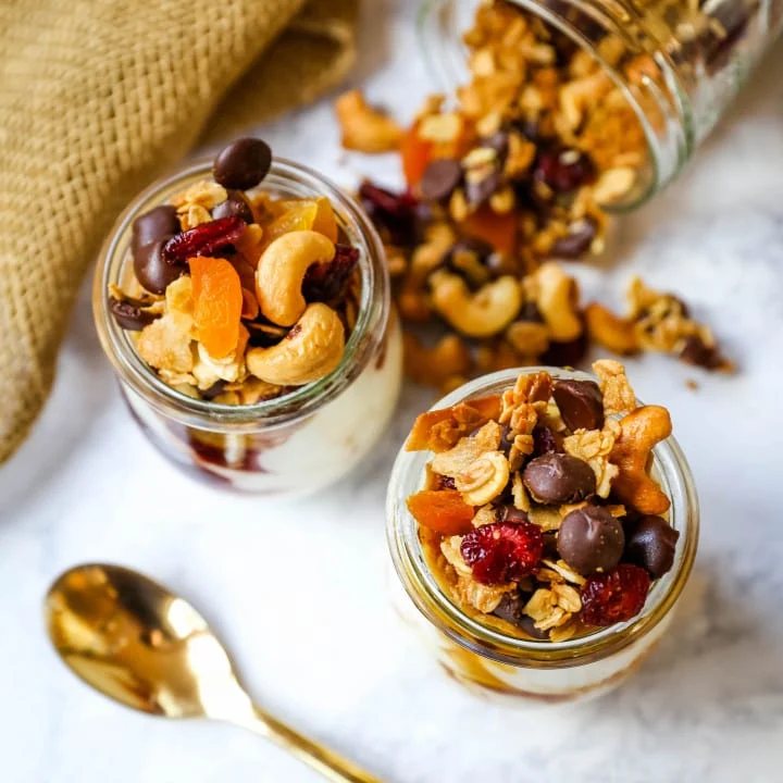 Chocolate Coconut Granola. A decadent chocolate coconut granola with cashews, dried cranberries, apricots, almonds, coconut flakes, and chocolate chips. The best Chocolate Coconut Granola Recipe. www.modernhoney.com #granola #chocolatecoconutgranola #granolarecipe