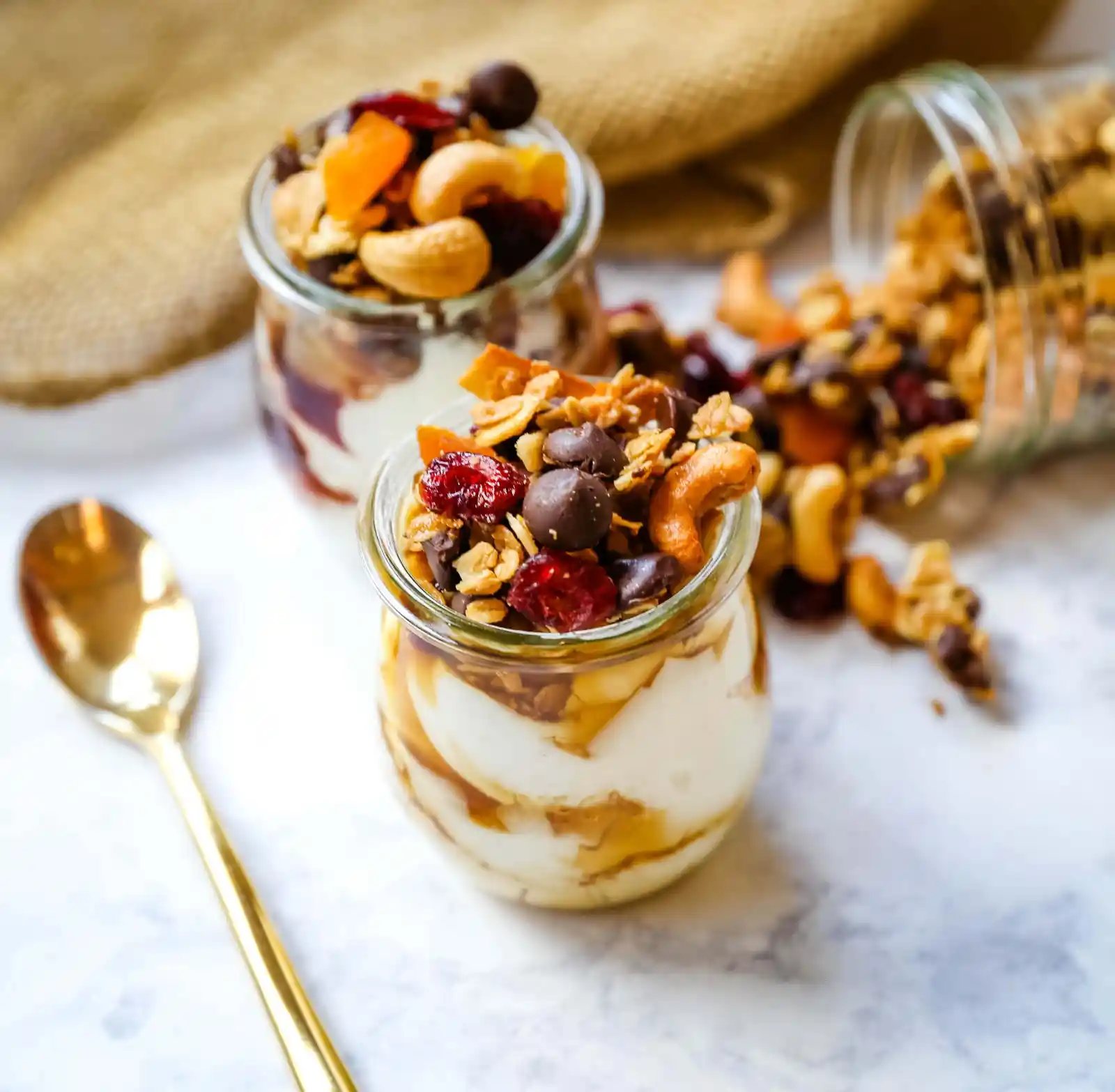 Chocolate Coconut Granola. A decadent chocolate coconut granola with cashews, dried cranberries, apricots, almonds, coconut flakes, and chocolate chips. The best Chocolate Coconut Granola Recipe. www.modernhoney.com #granola #chocolatecoconutgranola #granolarecipe