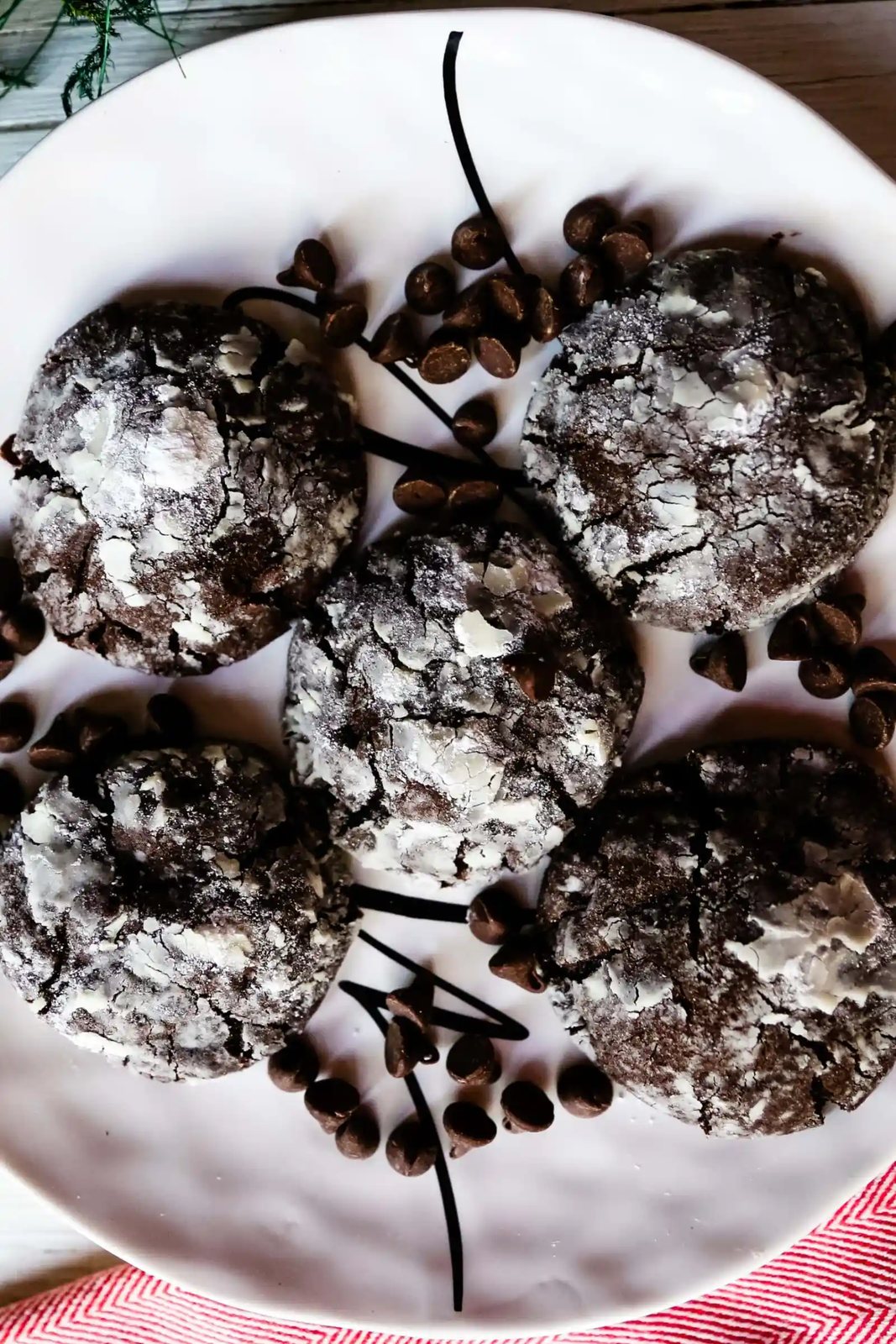 Chocolate Crinkle Cookies Soft, chewy, rich, fudgy chocolate cookies rolled into two types of sugar and baked until the edges crinkle. www.modernhoney.com #chocolatecookies #chocolatecrinklecookies #crinklecookies #christmascookies