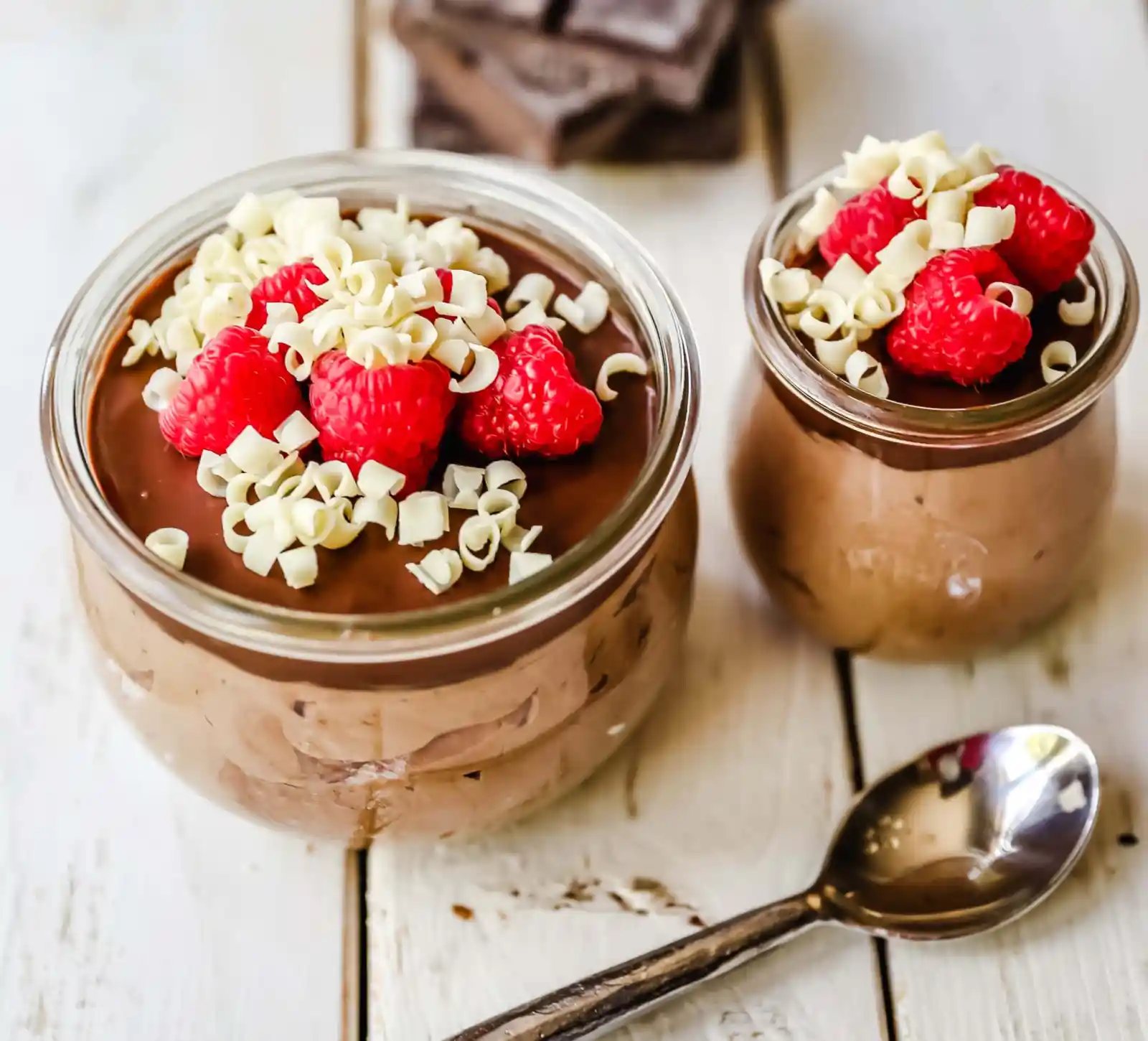 Chocolate Nutella Cheesecake Mousse No-Bake 5-Minute Chocolate Nutella Mousse made with only four ingredients -- Nutella, cream cheese, heavy cream, and powdered sugar. www.modernhoney.com #mousse #chocolatemousse #dessert
