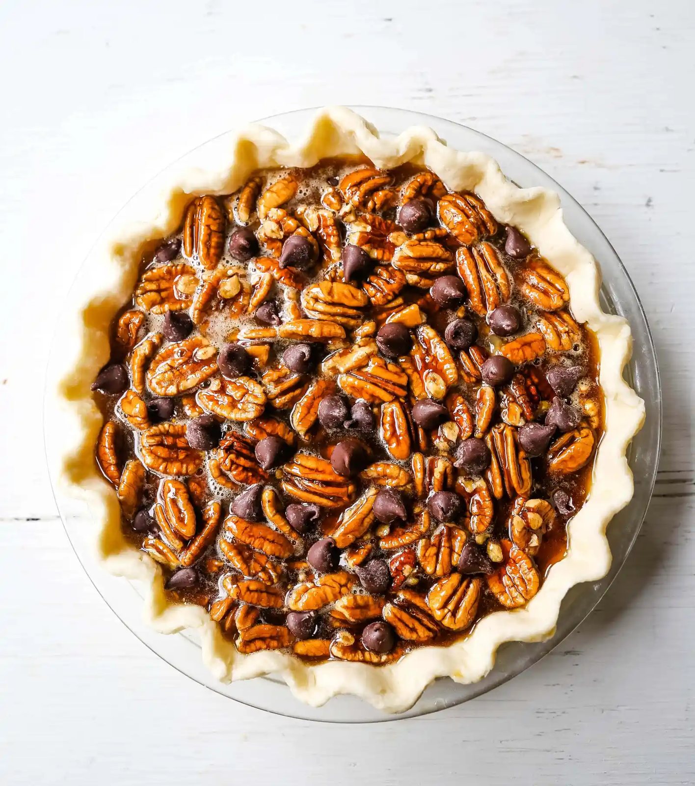 Chocolate Pecan Pie Rich chocolate pecan pie made with a brown sugar filling, crunchy pecans, rich chocolate, all in a homemade buttery, flaky pie crust. www.modernhoney.com #pie #pecanpie #chocolatepecanpie #thanksgiving #pies