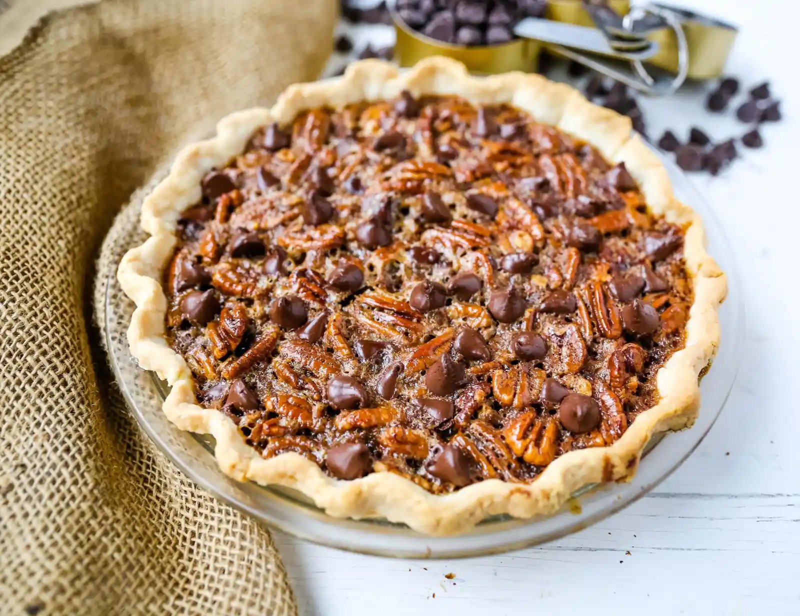 Chocolate Pecan Pie Rich chocolate pecan pie made with a brown sugar filling, crunchy pecans, rich chocolate, all in a homemade buttery, flaky pie crust. www.modernhoney.com #pie #pecanpie #chocolatepecanpie #thanksgiving #pies