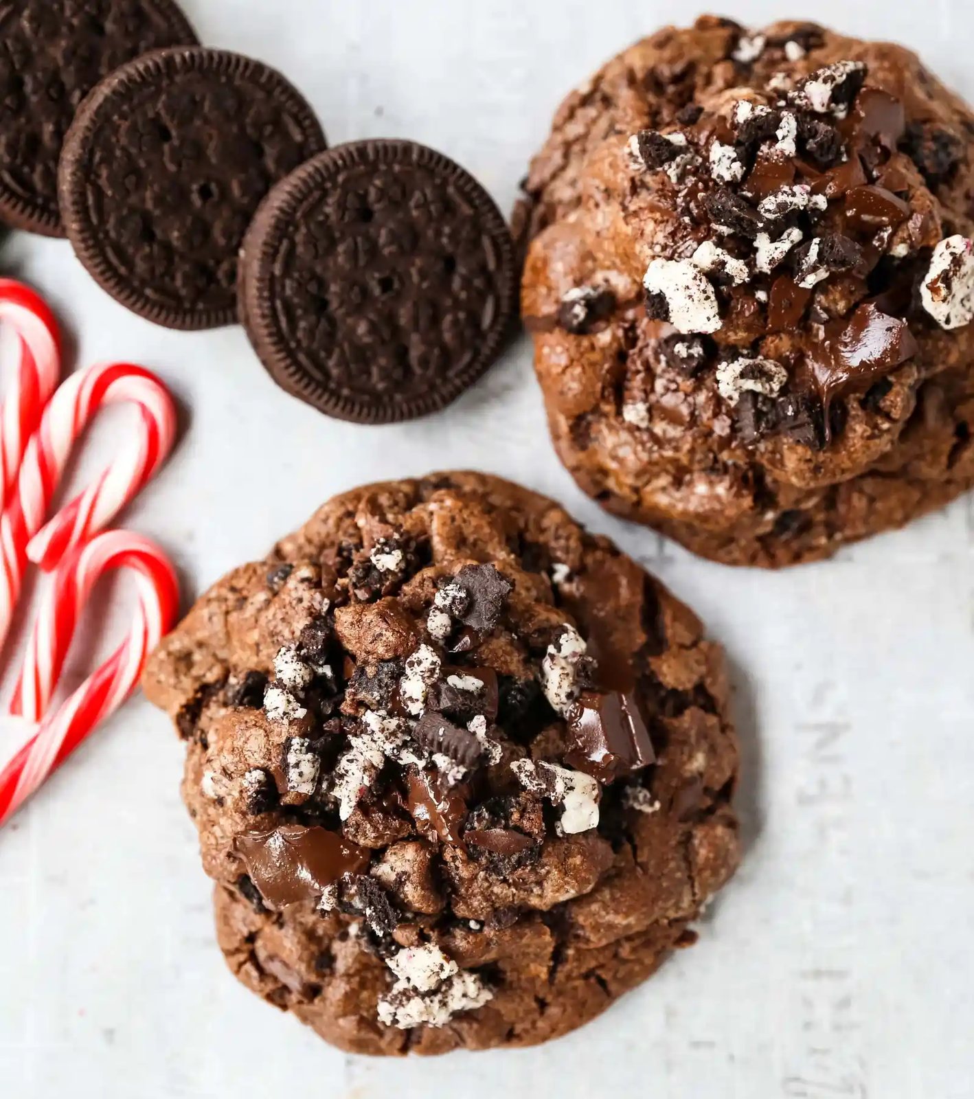 Chocolate Peppermint Candy Cane Oreo Cookies. The best chocolate peppermint cookies. Double chocolate cookies with Trader Joe's famous candy cane Joe Joe's Oreo cookies. www.modernhoney.com #chocolatecookies #chocolatepeppermint #chocolatemint #christmas #christmascookies #candycanes