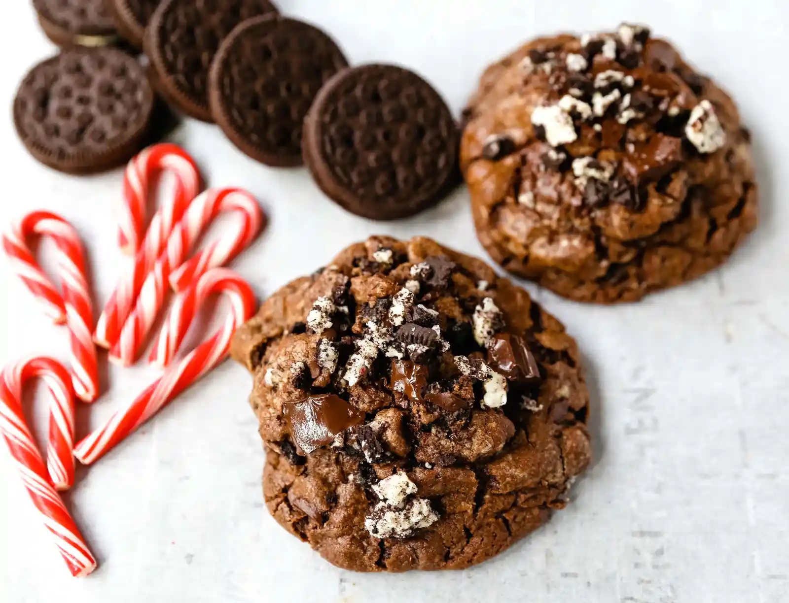 Chocolate Peppermint Candy Cane Oreo Cookies. The best chocolate peppermint cookies. Double chocolate cookies with Trader Joe's famous candy cane Joe Joe's Oreo cookies. www.modernhoney.com #chocolatecookies #chocolatepeppermint #chocolatemint #christmas #christmascookies #candycanes