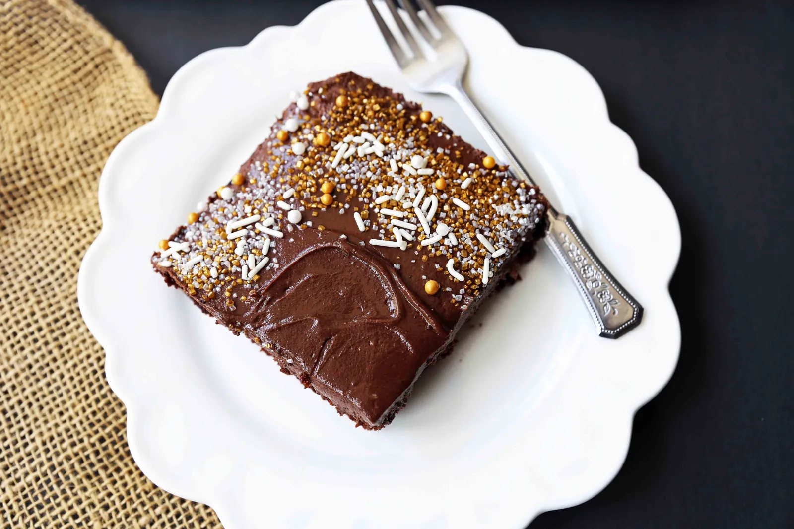 The Best Chocolate SHEET Cake with Milk Chocolate Frosting. Quick and easy homemade chocolate sheet cake recipe. www.modernhoney.com #chocolatesheetcake #sheetcake #chocolatesheetcakerecipe