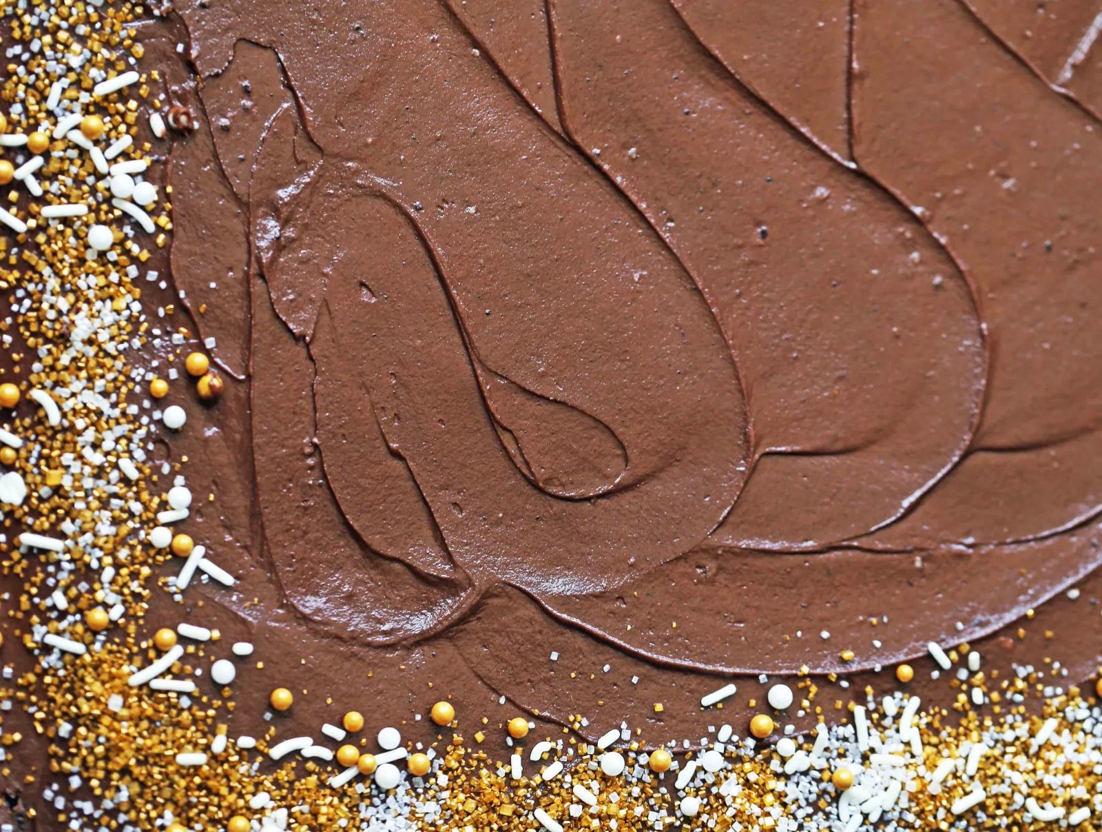 The Best Chocolate SHEET Cake with Milk Chocolate Frosting. Quick and easy homemade chocolate sheet cake recipe. www.modernhoney.com #chocolatesheetcake #sheetcake #chocolatesheetcakerecipe