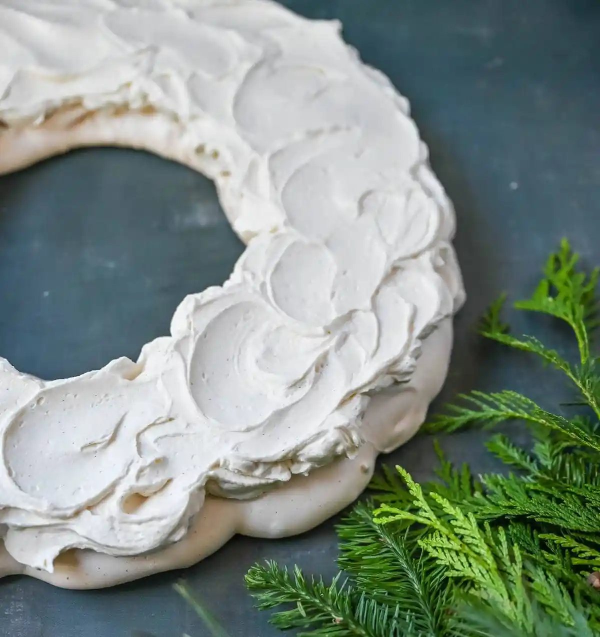 Pavlova with mascarpone whipped cream