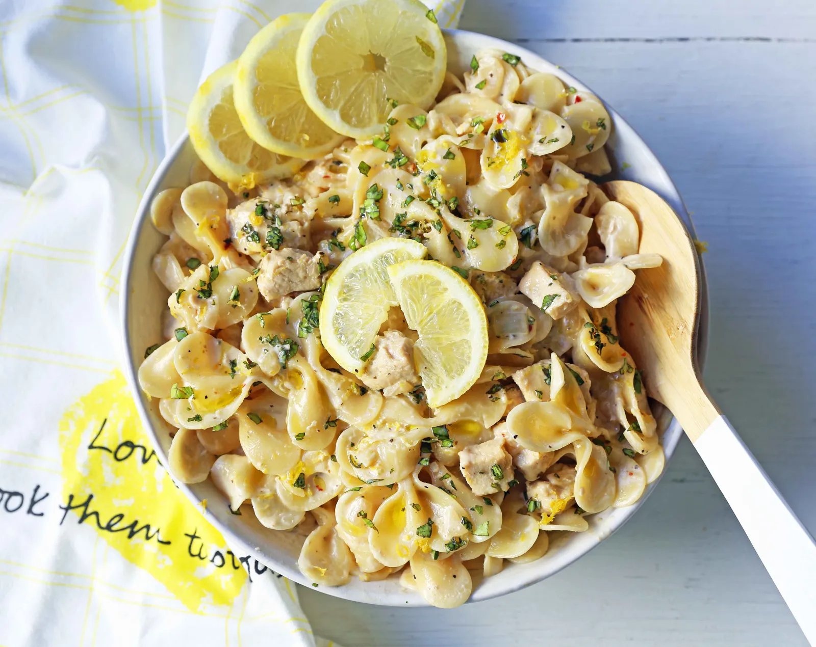 Creamy Lemon Chicken Pasta.Sauteed chicken in a rich creamy lemon basil sauce tossed with your favorite kind of pasta. A quick and easy 30-minute meal! www.modernhoney.com #lemonpasta #lemonchickenpasta #pasta #pastarecipes