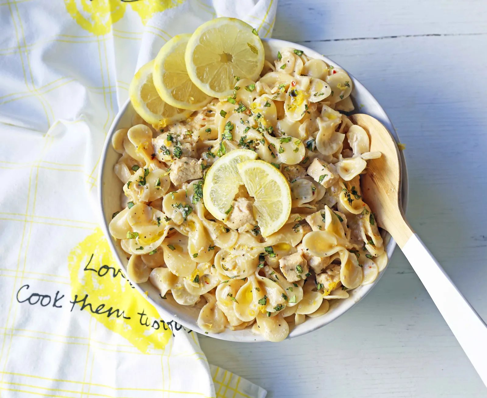Creamy Lemon Chicken Pasta.Sauteed chicken in a rich creamy lemon basil sauce tossed with your favorite kind of pasta. A quick and easy 30-minute meal! www.modernhoney.com #lemonpasta #lemonchickenpasta #pasta #pastarecipes