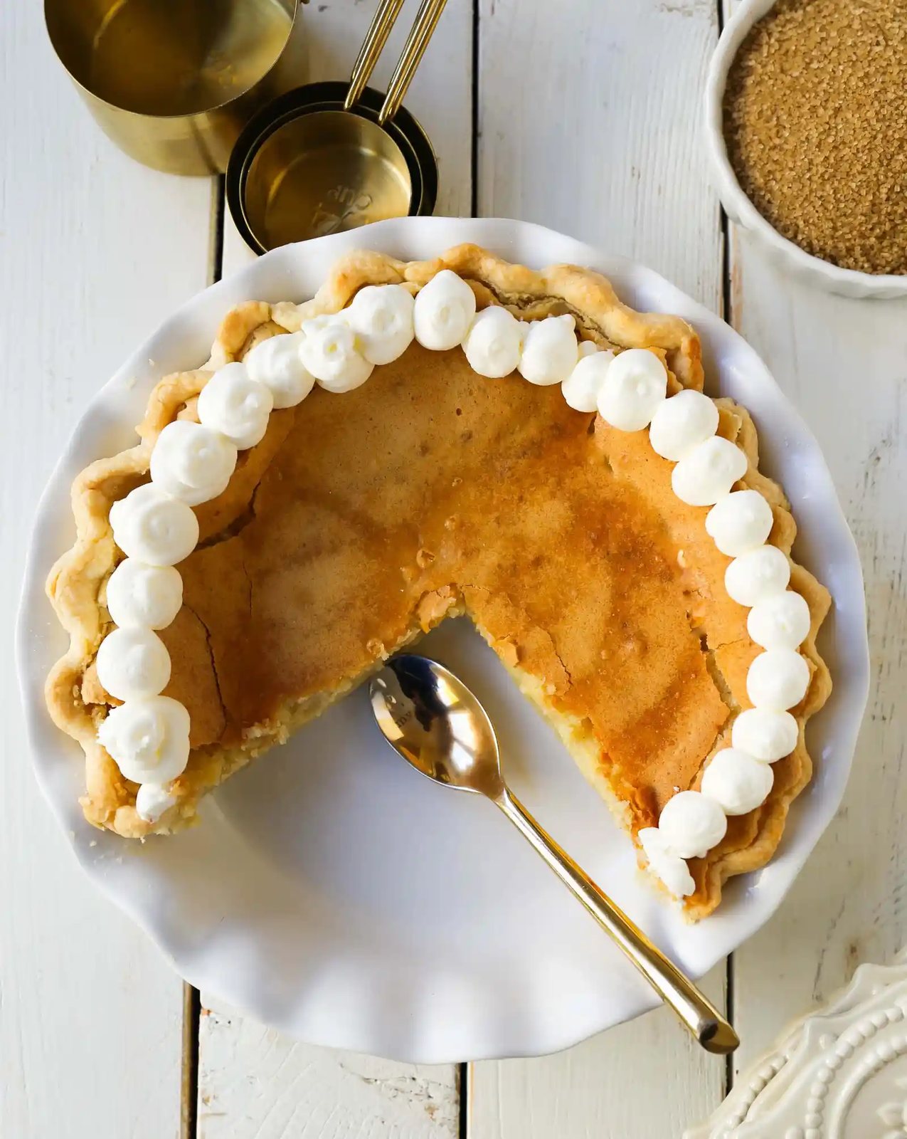 Creme Brûlée Pie. A silky smooth vanilla custard in a buttery crust topped with a crisp sugar topping. It is a creamy sweet pie with a touch of tang and will be everyone's favorite pie! www.modernhoney.com #thanksgiving #pie #pies #thanksgivingrecipes #cremebrulee