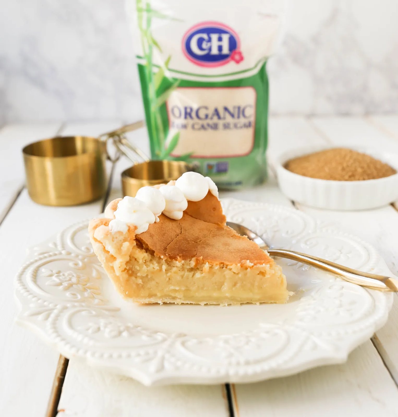 Creme Brûlée Pie. A silky smooth vanilla custard in a buttery crust topped with a crisp sugar topping. It is a creamy sweet pie with a touch of tang and will be everyone's favorite pie! www.modernhoney.com #thanksgiving #pie #pies #thanksgivingrecipes #cremebrulee