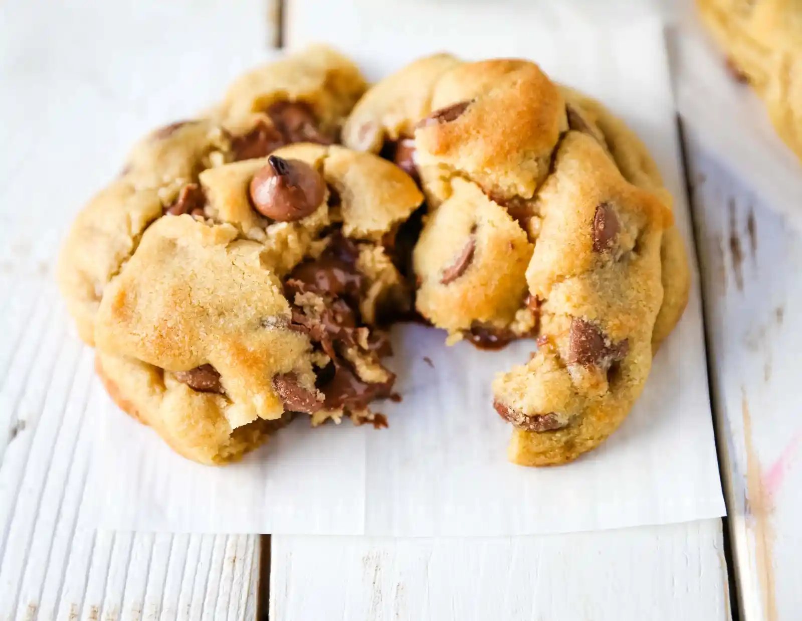 Crumbl Chocolate Chip Cookie Copycat Recipe The famous Crumbl Bakery copycat milk chocolate chip cookie recipe. This is one of the best bakery chocolate chip cookies! www.modernhoney.com #cookie #cookies #crumbl #crumblcookies #cookierecipe