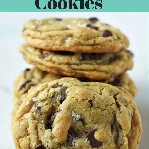Dark Chocolate Chunk Olive Oil Cookies. Chewy and crispy chocolate chip cookies made with olive oil and butter. The perfect chocolate chip cookie with oil. www.modernhoney.com