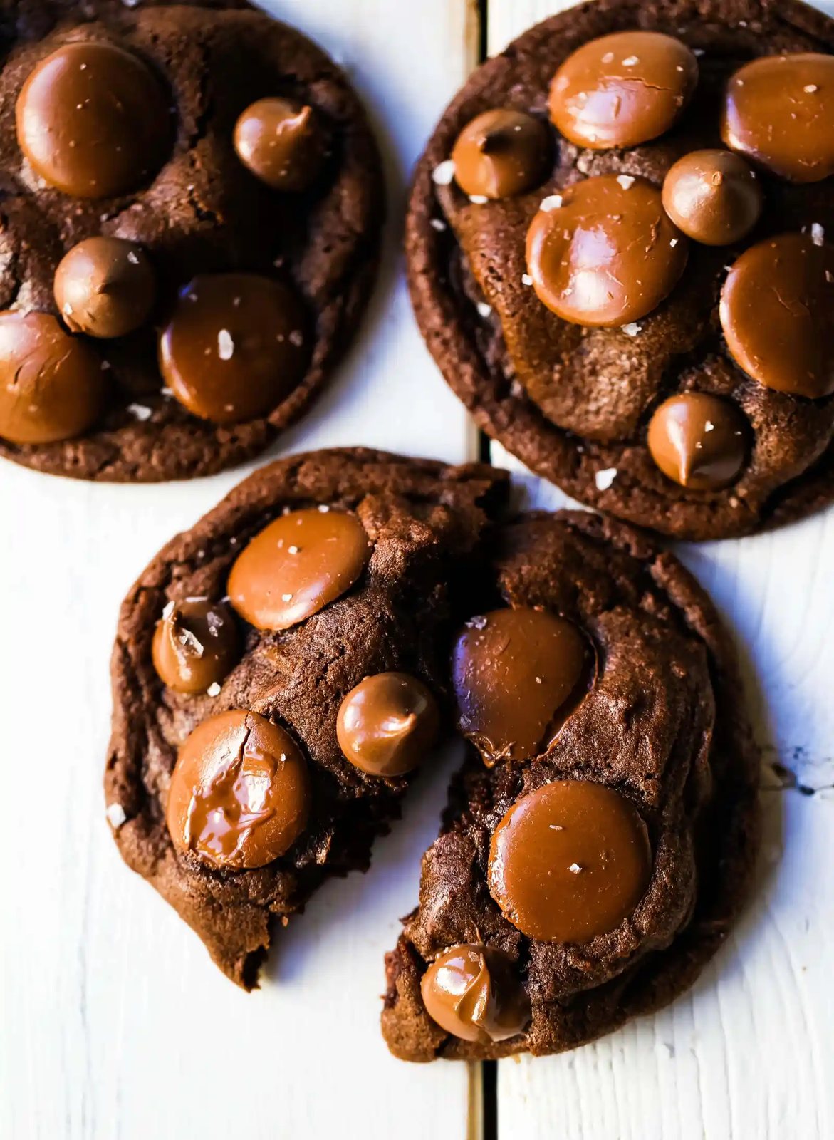 Double Chocolate Cookies Rich, velvety, melt-in-your-mouth chocolate cookies with melted chocolate chunks. The perfect double chocolate chip cookie recipe! How to make the best double chocolate chip cookies! www.modernhoney.com #chocolatecookies #doublechocolatecookies #chocolate #chocolaterecipes