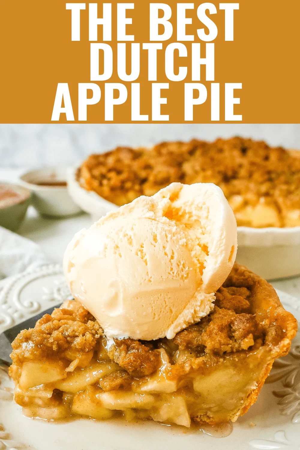 Dutch Apple Pie How to make a traditional Dutch Apple Pie with a buttery, flaky pie crust, topped with cinnamon-sugar apples, with a brown sugar streusel topping. www.modernhoney.com #apple #applepie #dutchapplepie