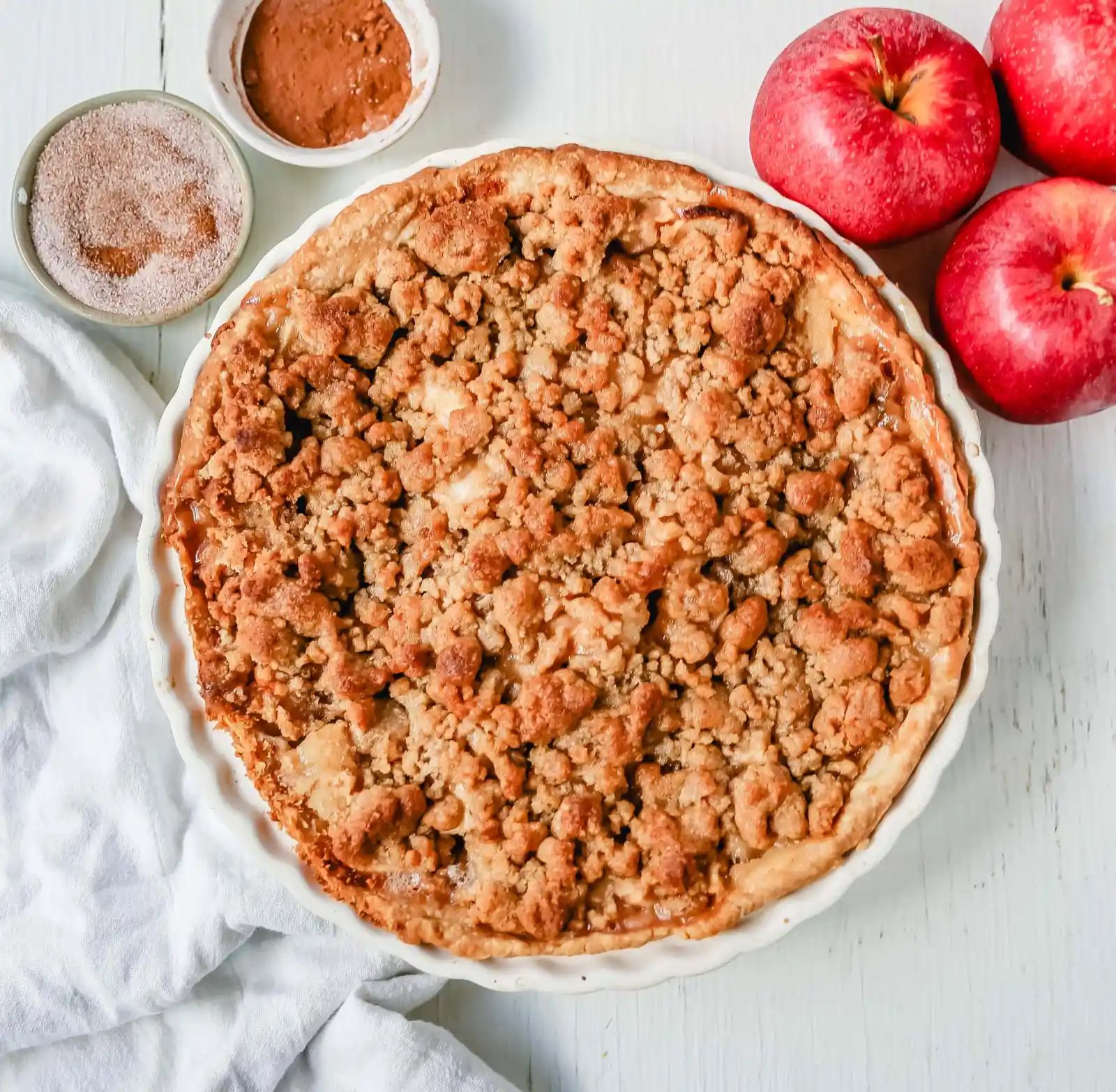 Dutch Apple Pie How to make a traditional Dutch Apple Pie with a buttery, flaky pie crust, topped with cinnamon-sugar apples, with a brown sugar streusel topping. www.modernhoney.com #apple #applepie #dutchapplepie