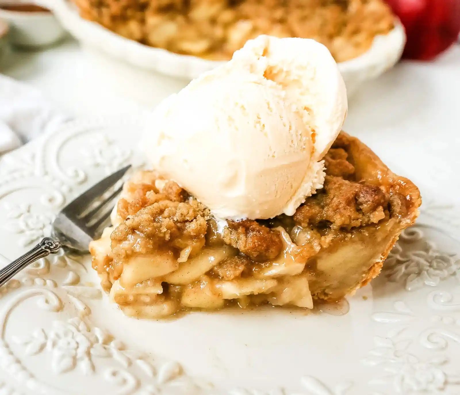 Dutch Apple Pie How to make a traditional Dutch Apple Pie with a buttery, flaky pie crust, topped with cinnamon-sugar apples, with a brown sugar streusel topping. www.modernhoney.com #apple #applepie #dutchapplepie