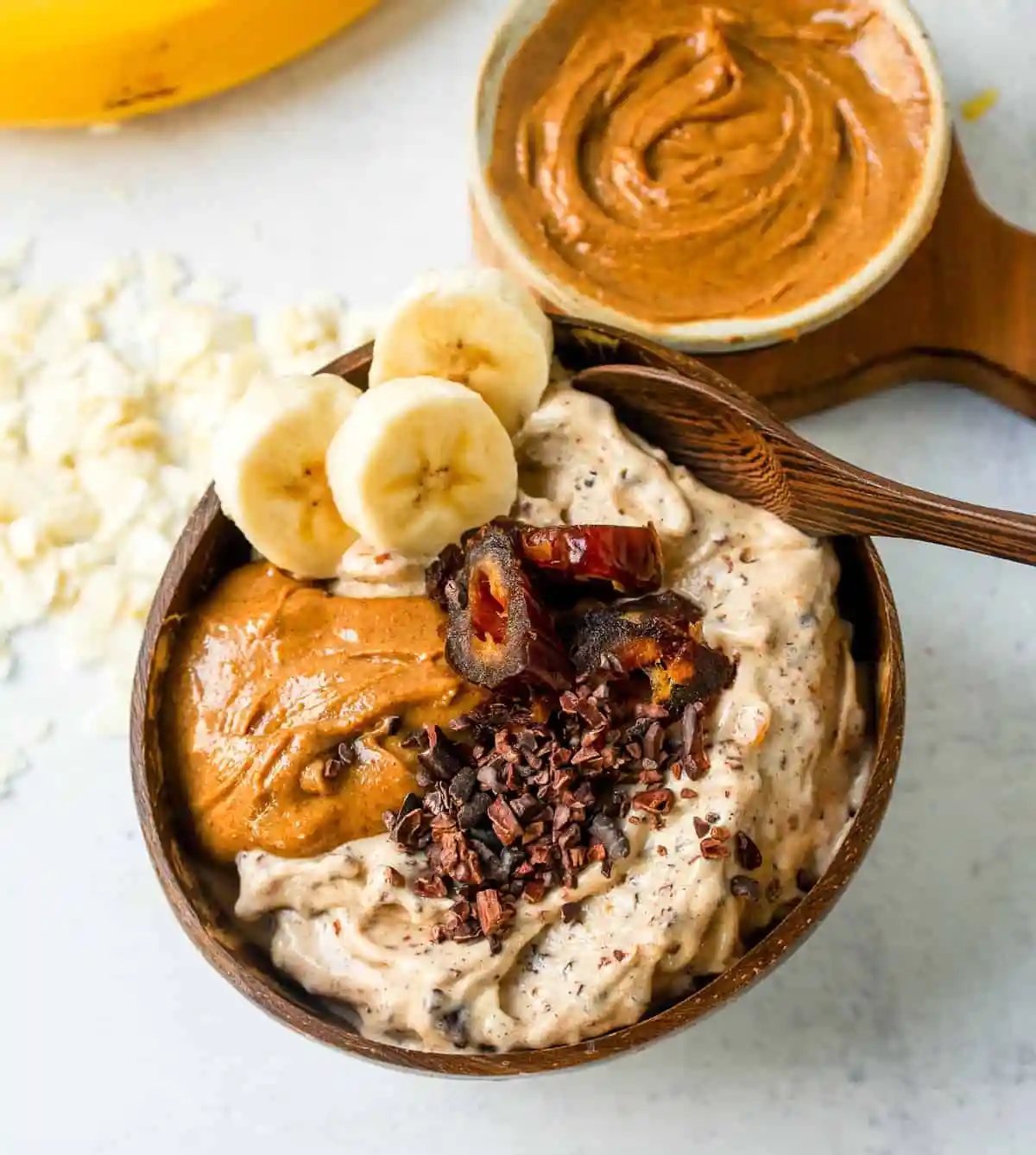 Chunky Monkey Chocolate Peanut Butter Banana Smoothie Bowl: This one is for all of my peanut butter lovers out there! This is my chunky, crunchy, creamy, nutty peanut butter smoothie bowl.