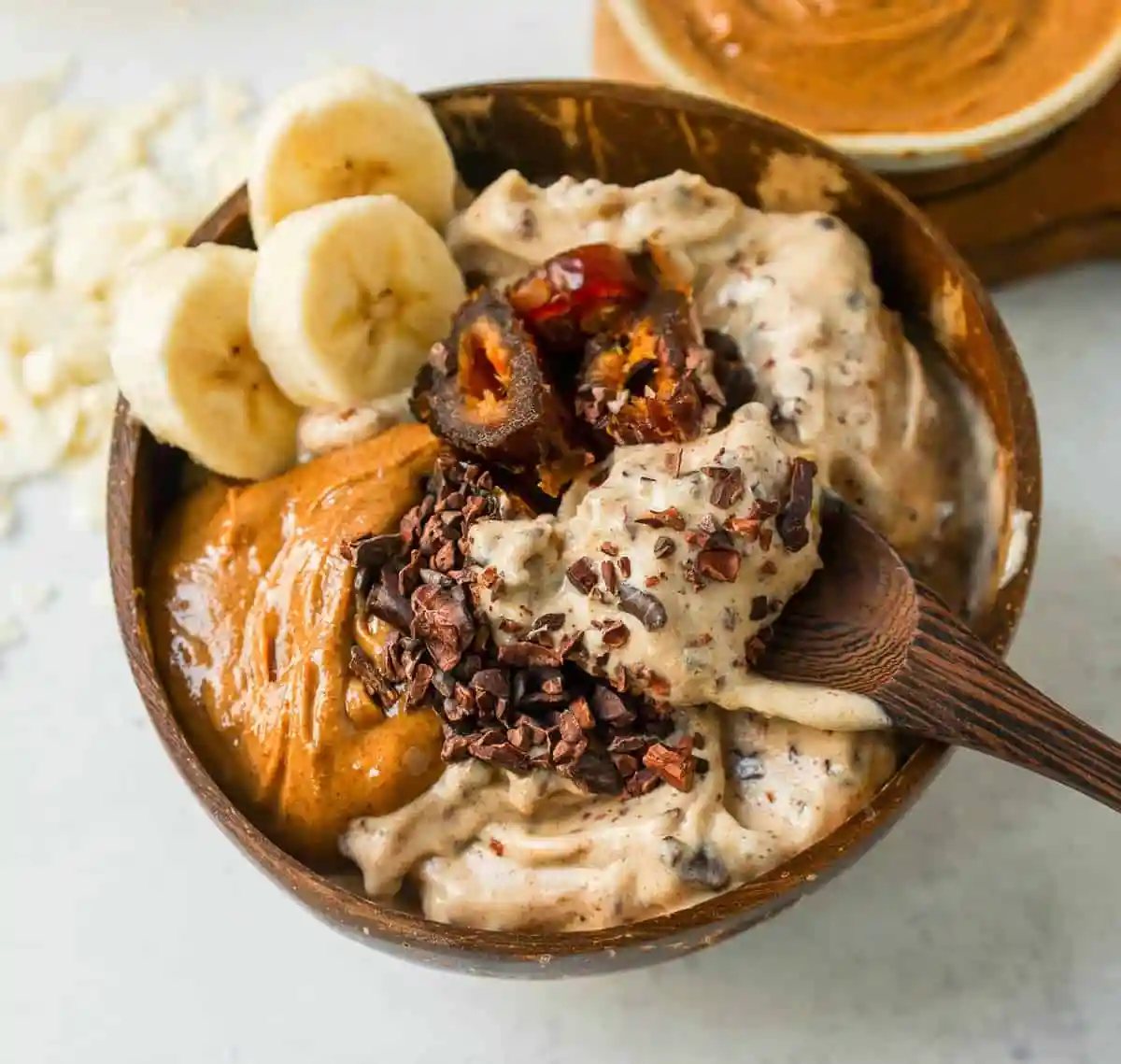 Chunky Monkey Chocolate Peanut Butter Banana Smoothie Bowl: This one is for all of my peanut butter lovers out there! This is my chunky, crunchy, creamy, nutty peanut butter smoothie bowl.