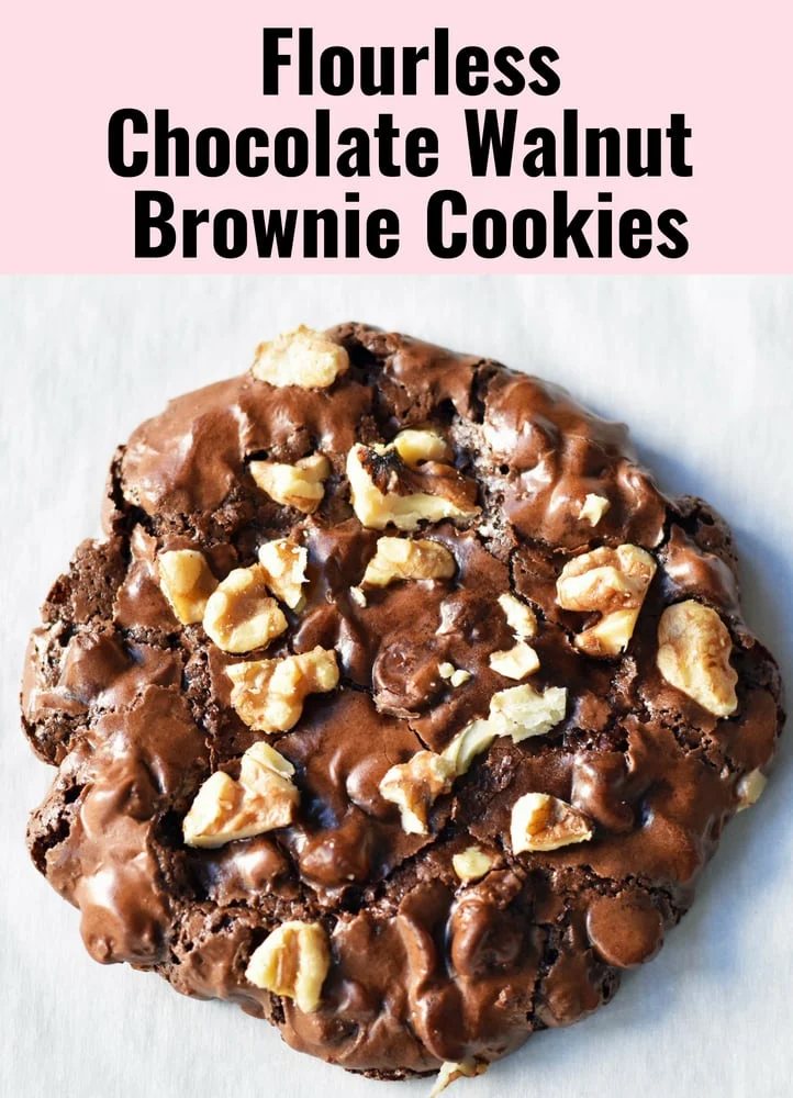 Flourless Chocolate Cookies. Gluten-free chocolate cookies. Cookies made with simple ingredients -- powdered sugar, egg whites, cocoa, chocolate. www.modernhoney.com #flourlesscookies #chocolatecookies #modernhoney