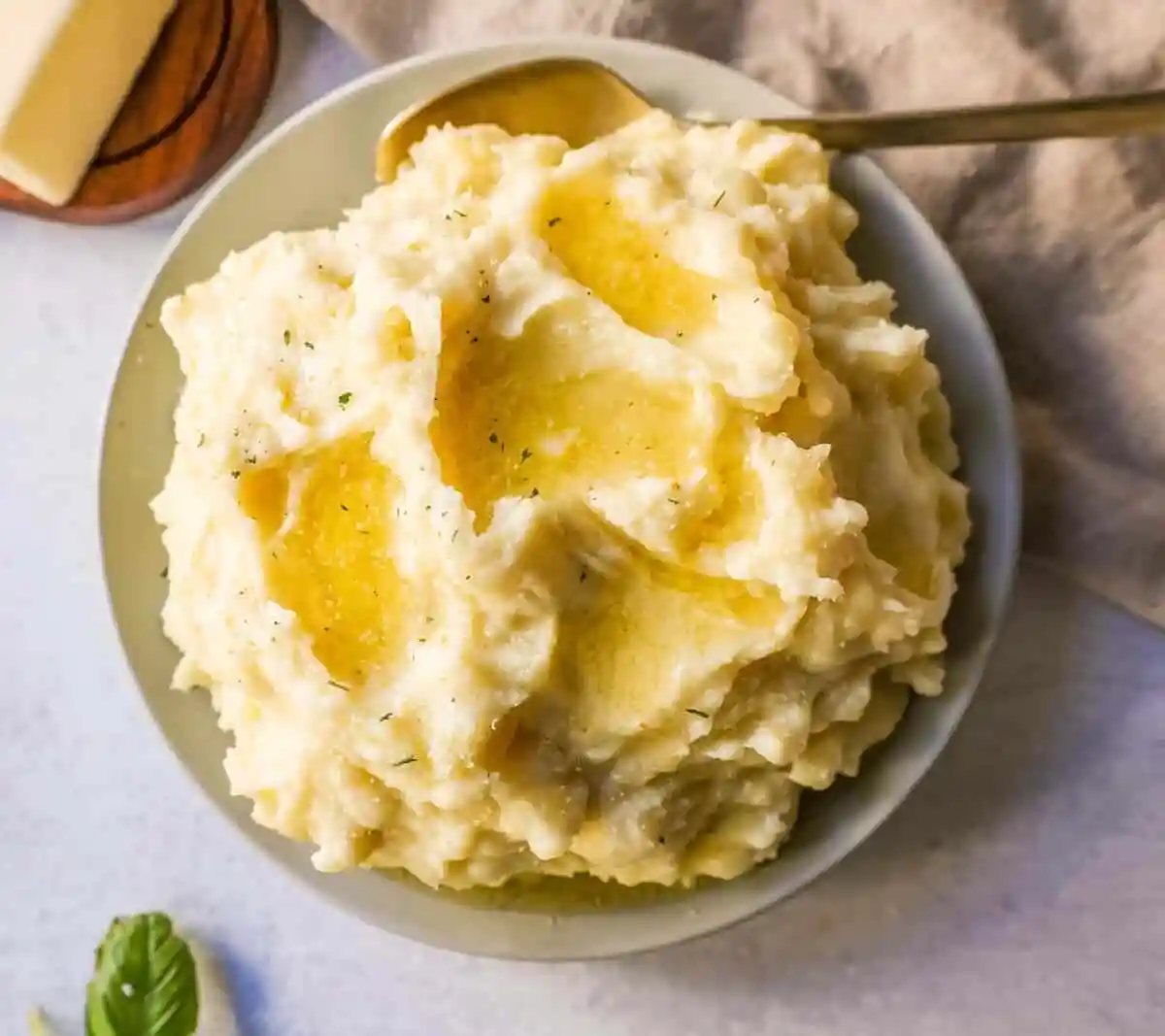 Creamy, Buttery Garlic Mashed Potatoes made with potatoes creamed with butter, garlic, mascarpone cheese, cream, and salt. The creamiest garlic mashed potatoes recipe!