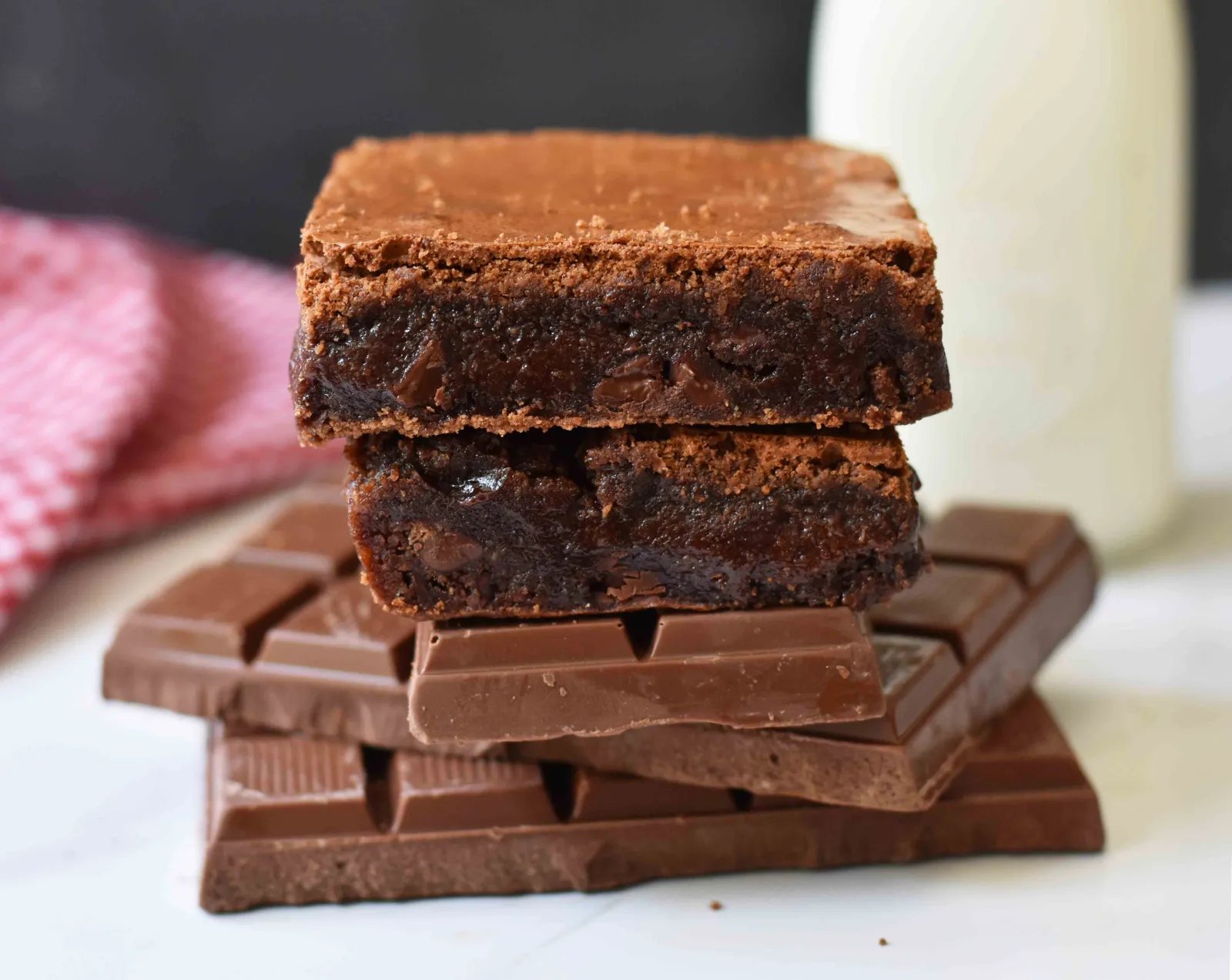Gluten-Free Chocolate Fudge Brownies. How to make the best gluten-free brownies. Almond Flour Chocolate Brownies. #glutenfree #brownies #glutenfreebaking #glutenfreebrownies #brownies #chocolate www.modernhoney.com