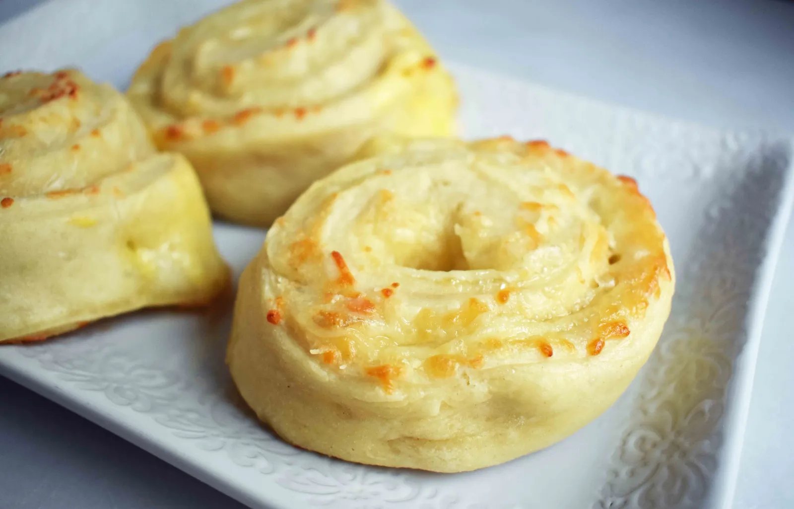 Golden’s Garlic Parmesan Cheese Rolls