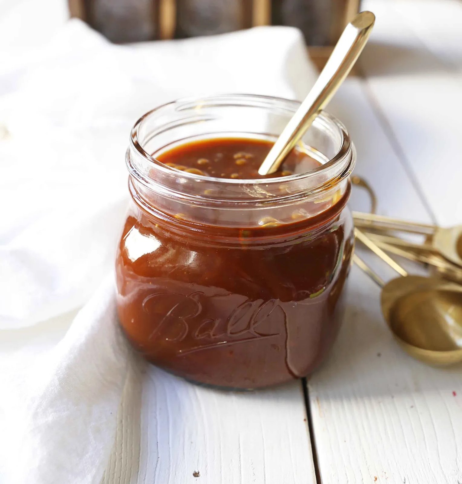 Homemade Salted Caramel Sauce. Sea Salt Caramel Sauce is the perfect ice cream topping. How to make the best caramel sauce at home. www.modernhoney.com #caramel